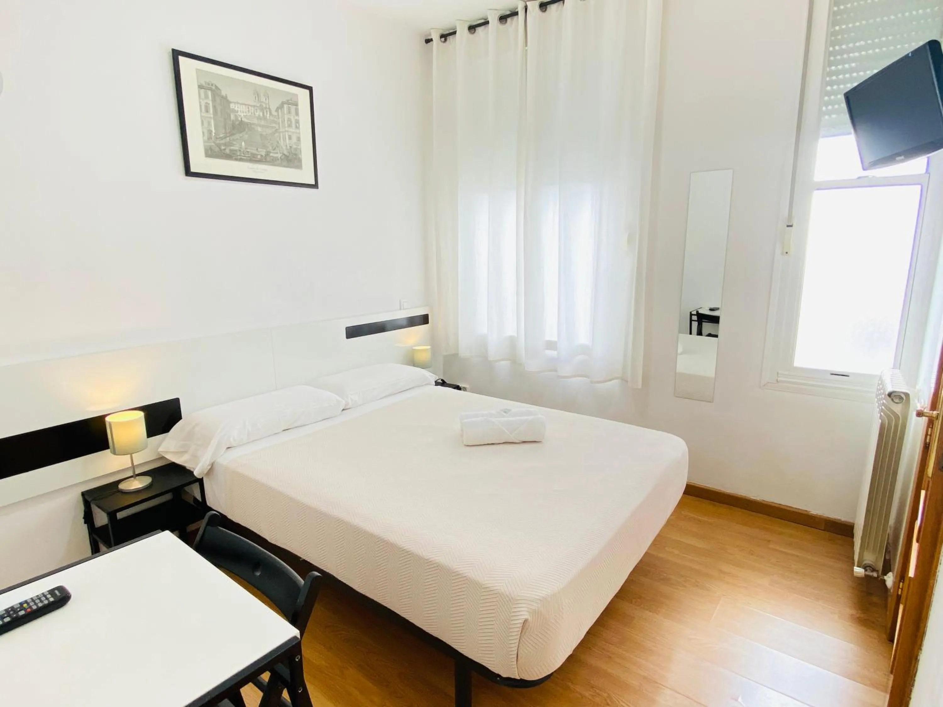 Photo of the whole room, Bed in CH Rayuela