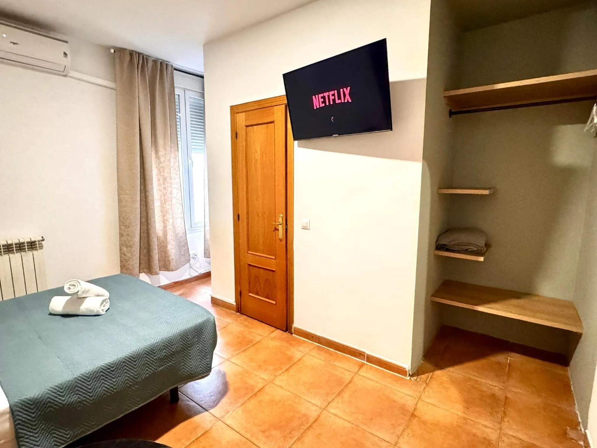 Photo of the whole room, Bed in CH Rayuela