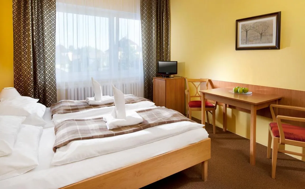 Bedroom, Bed in Penzion Hubert Františkovy Lázně