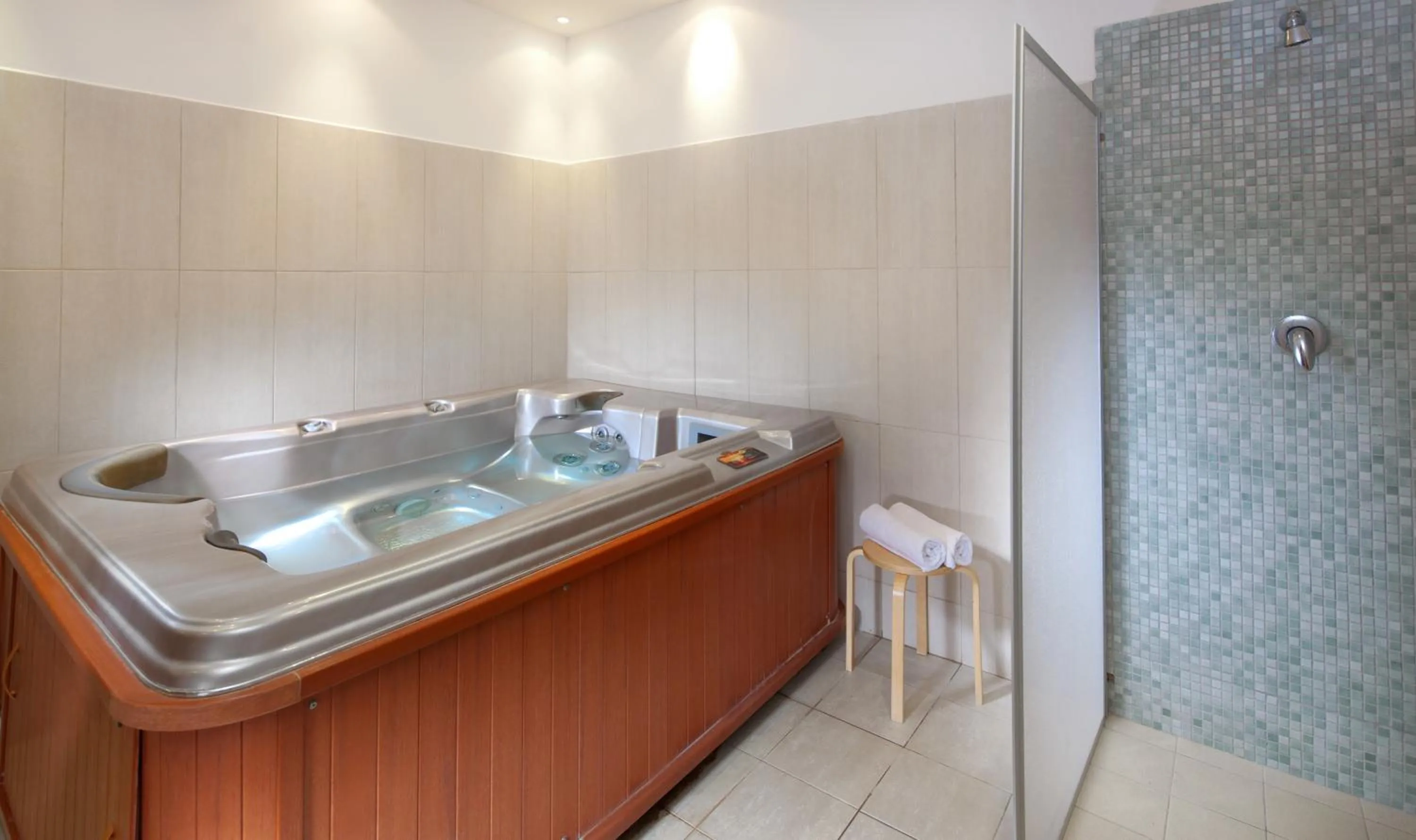 Hot Tub in Penzion Hubert Františkovy Lázně