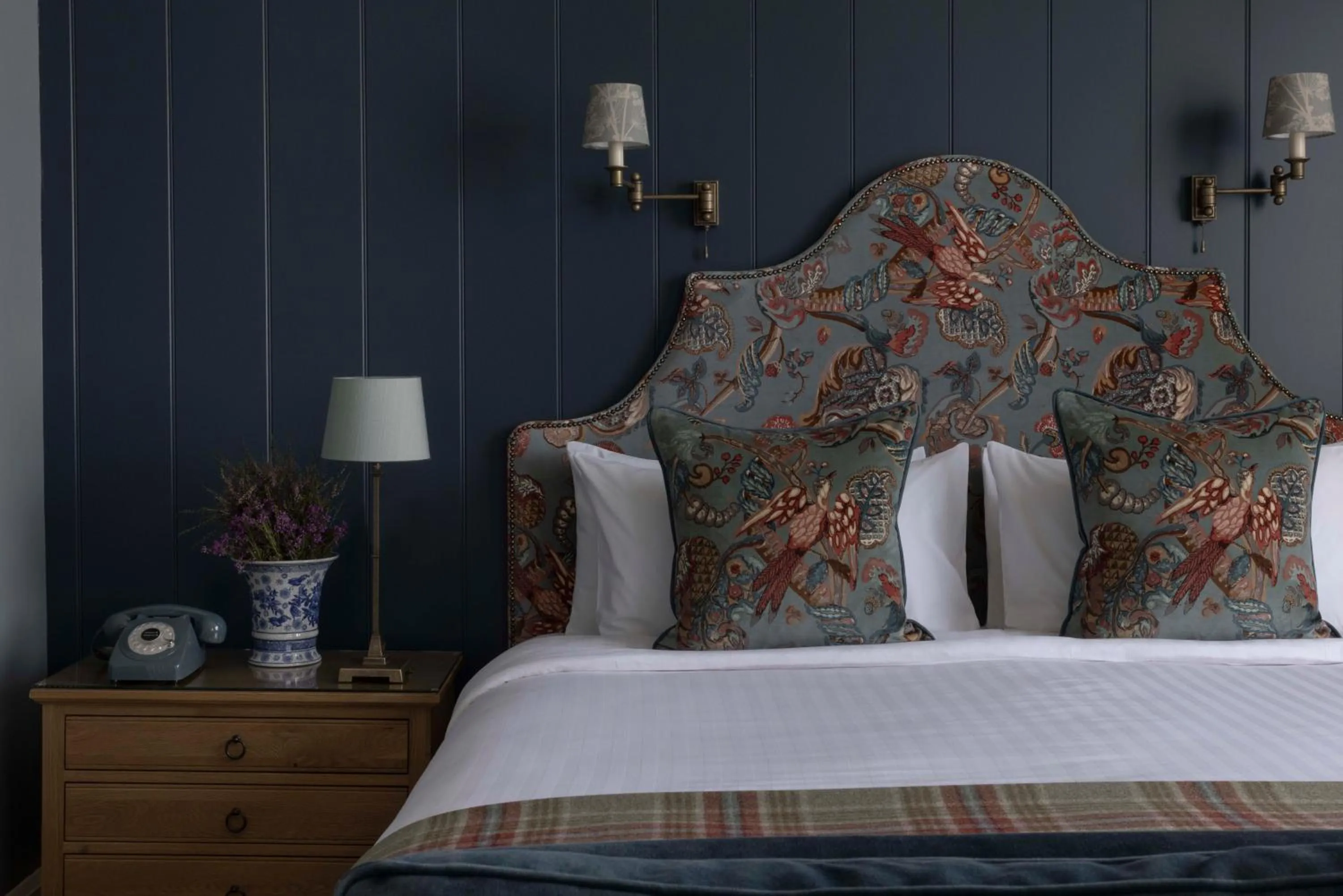 Bathroom, Bed in Balmoral Arms