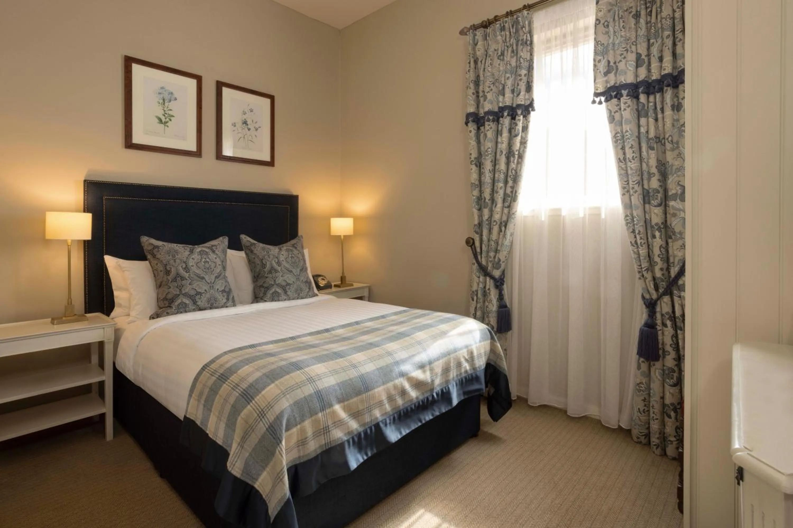 Bedroom, Bed in Balmoral Arms