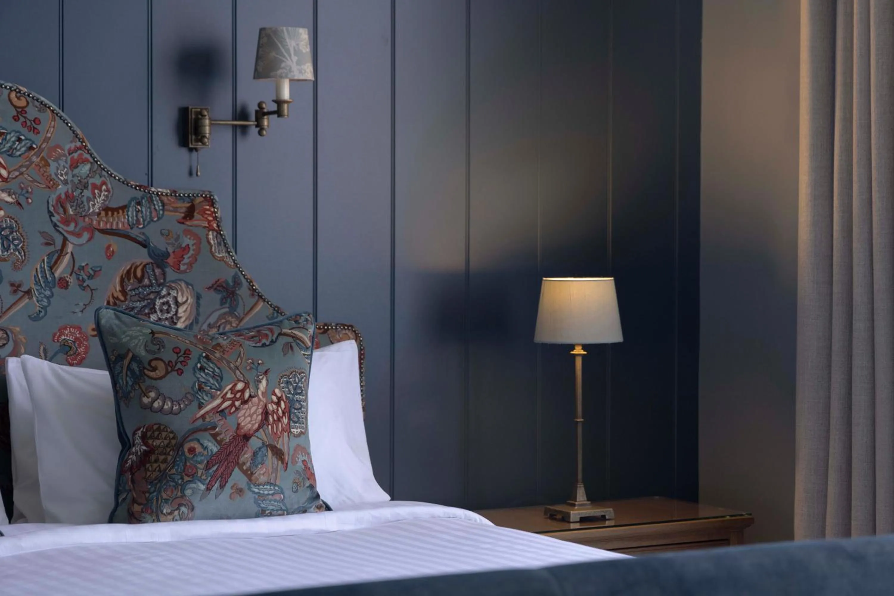 Bedroom, Bed in Balmoral Arms