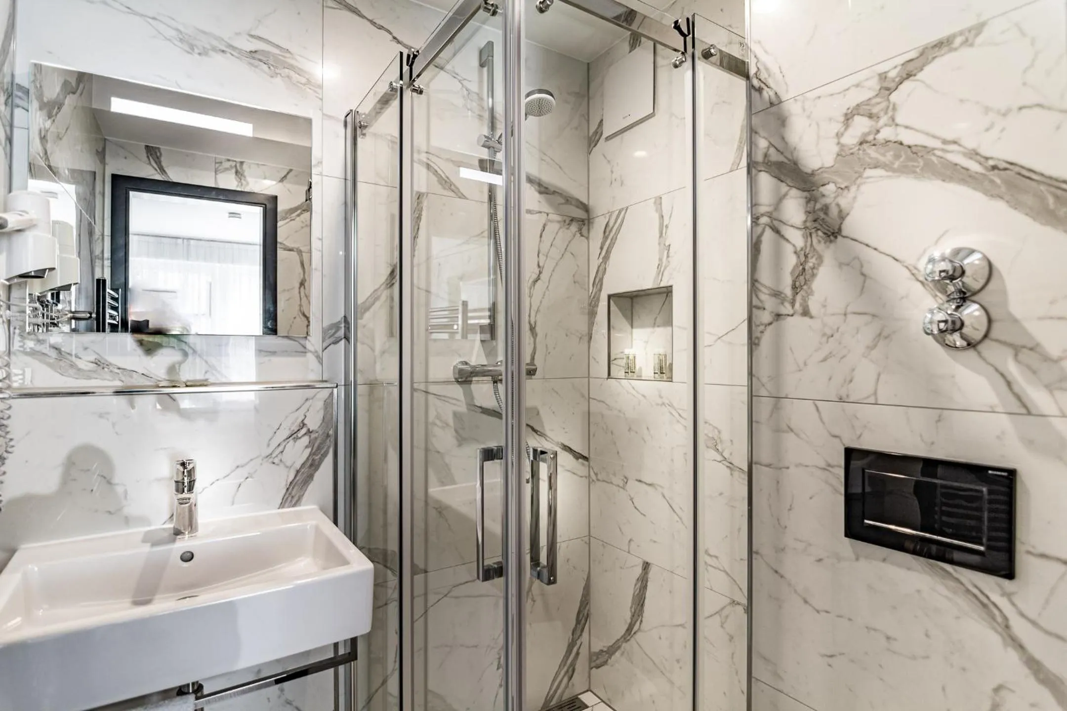 Shower in Sleep Inn Düsseldorf