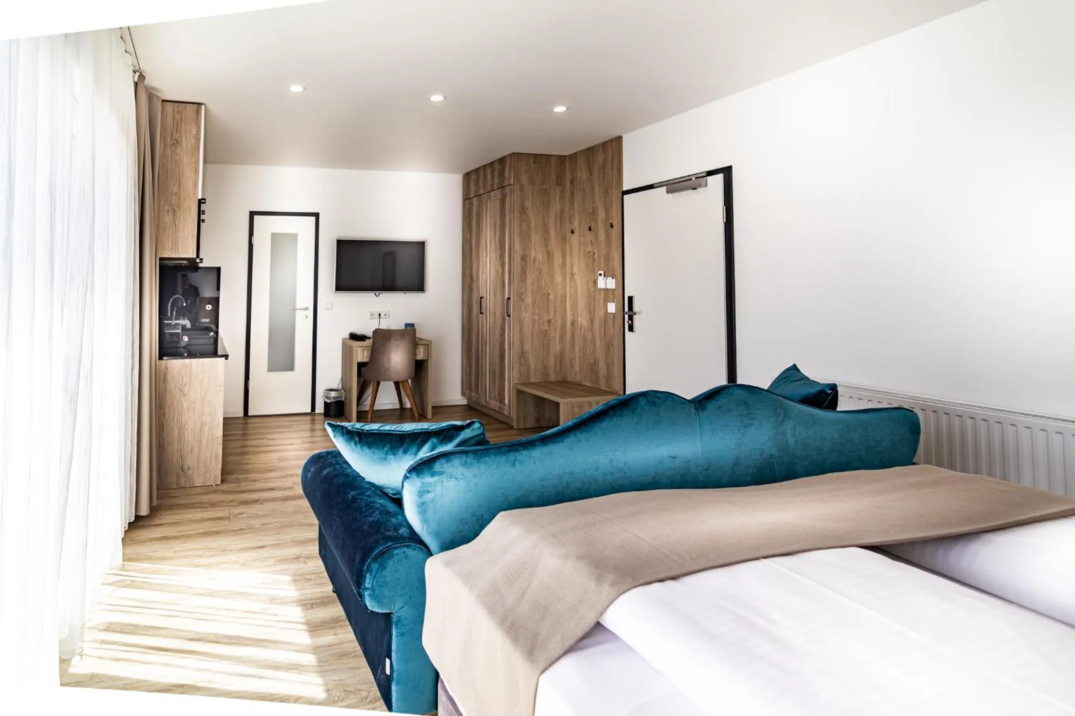 Photo of the whole room, Bed in Sleep Inn Düsseldorf