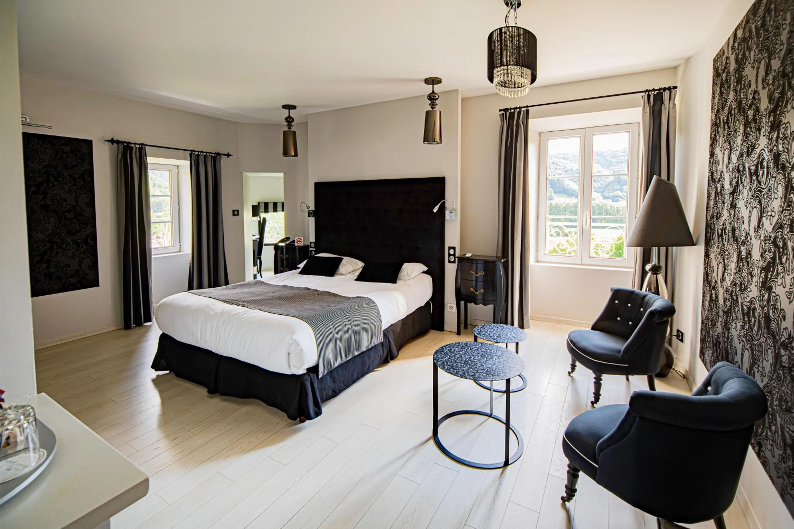 Photo of the whole room, Bed in Château de la Falque, The Originals Relais