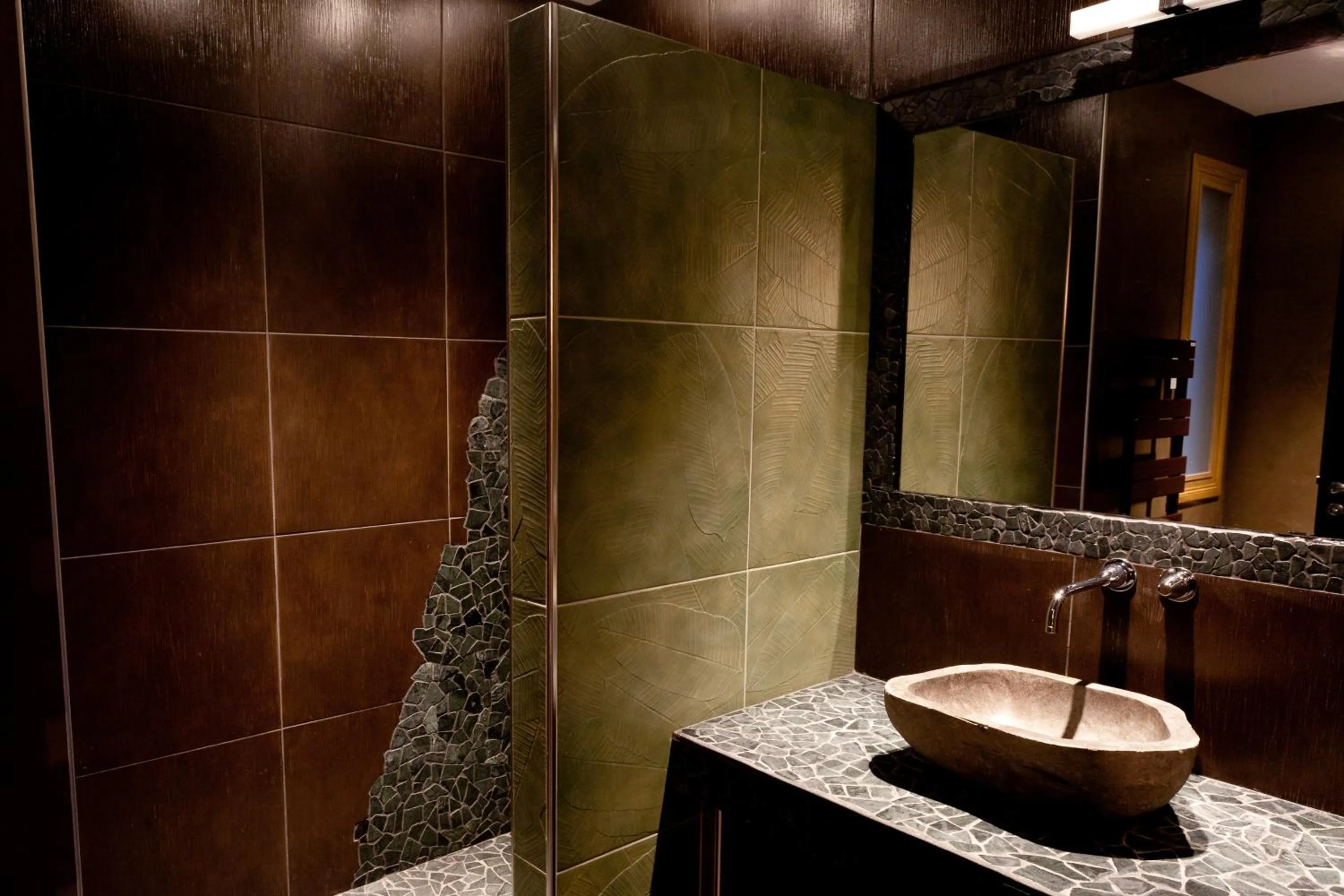 Bathroom in Château de la Falque, The Originals Relais