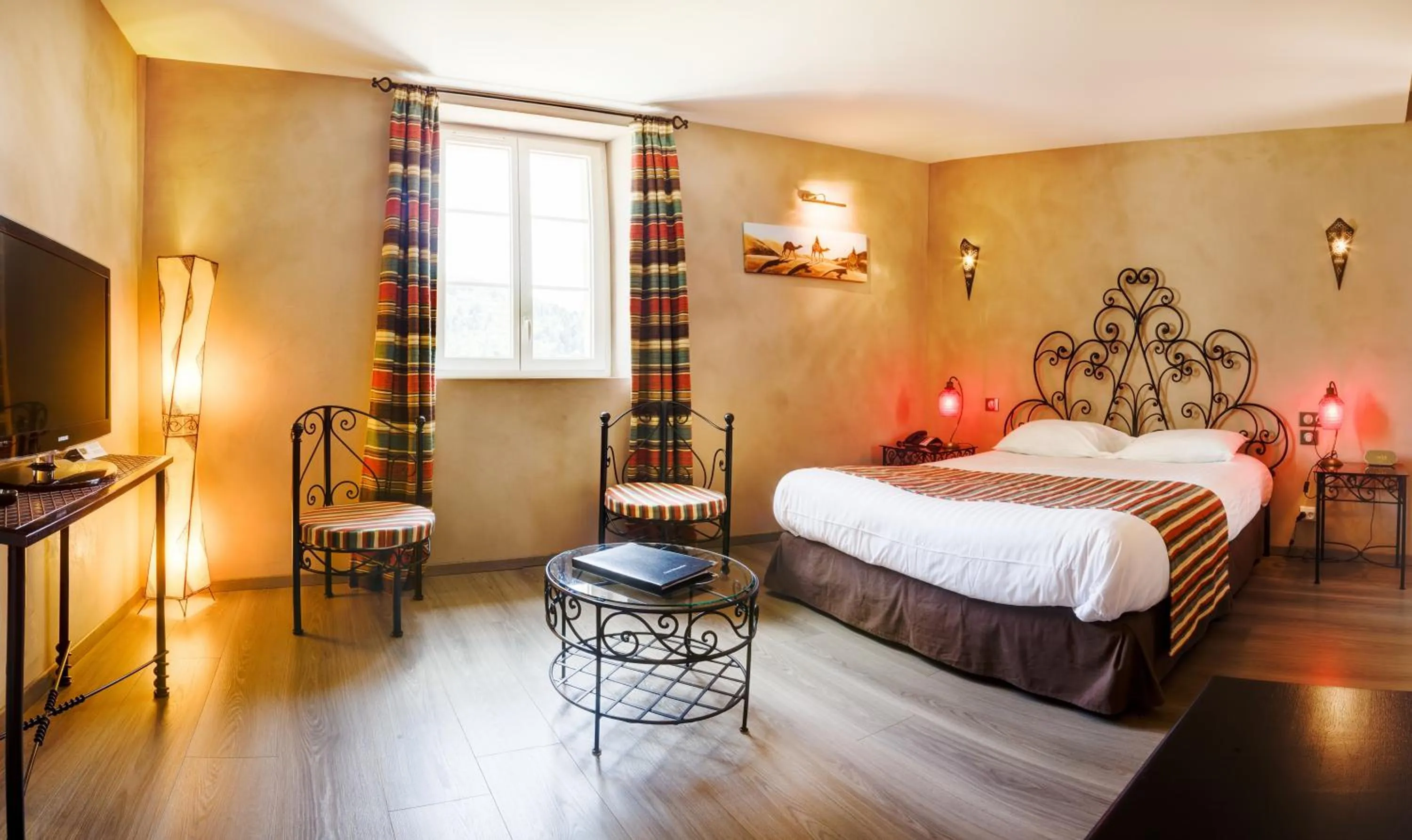 Photo of the whole room, Bed in Château de la Falque, The Originals Relais