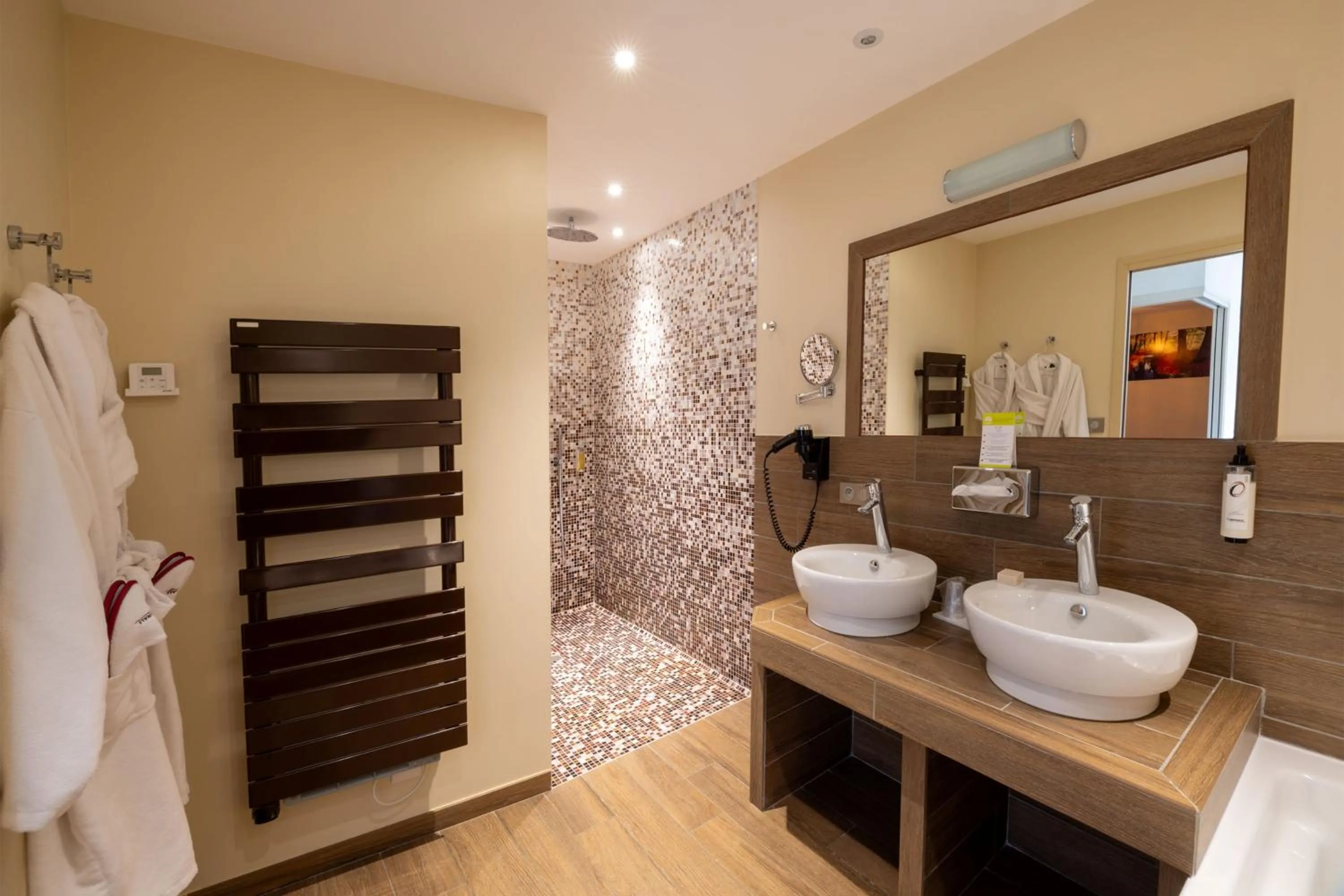 Bathroom in Château de la Falque, The Originals Relais
