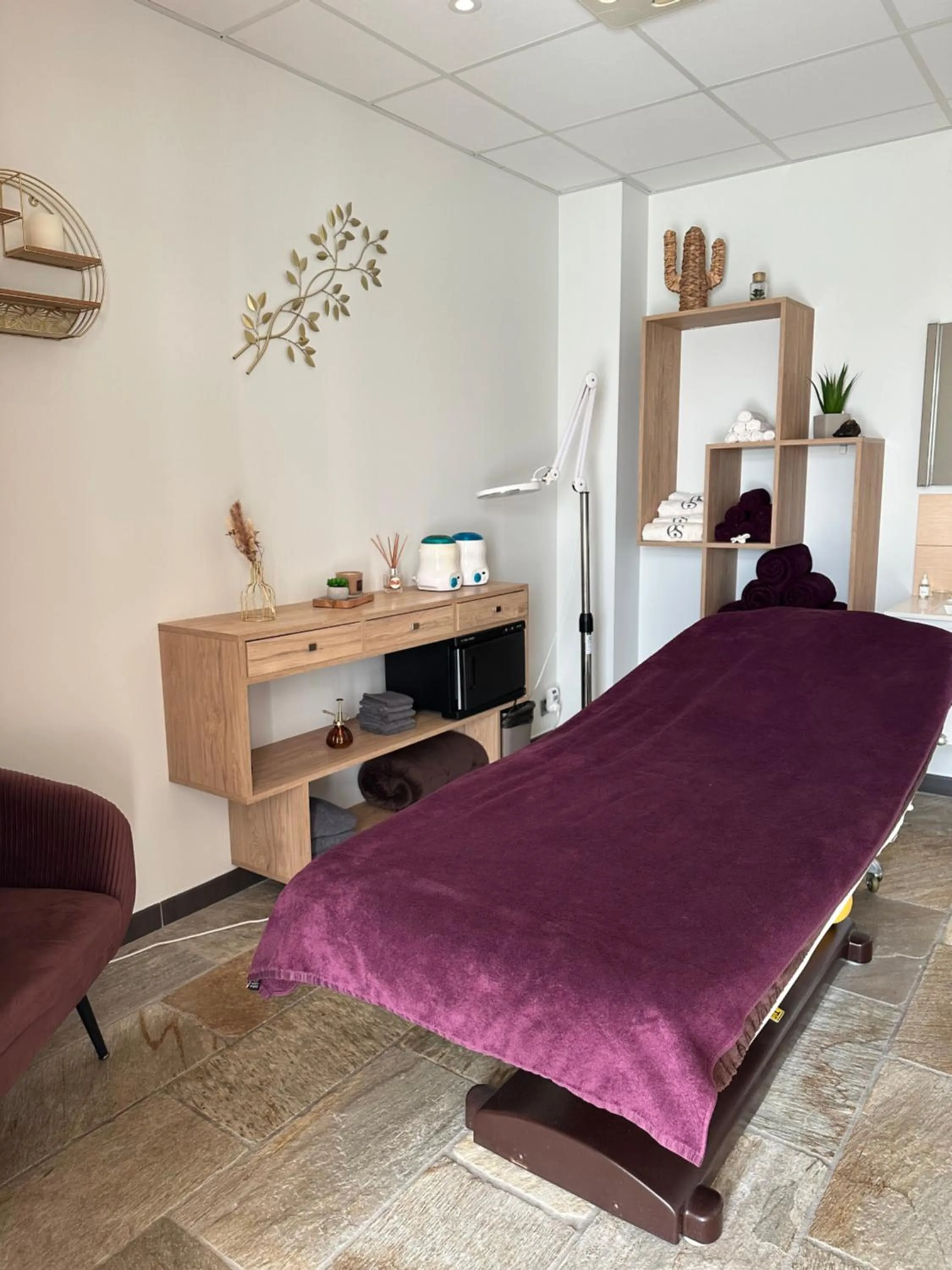 Massage in Château de la Falque, The Originals Relais