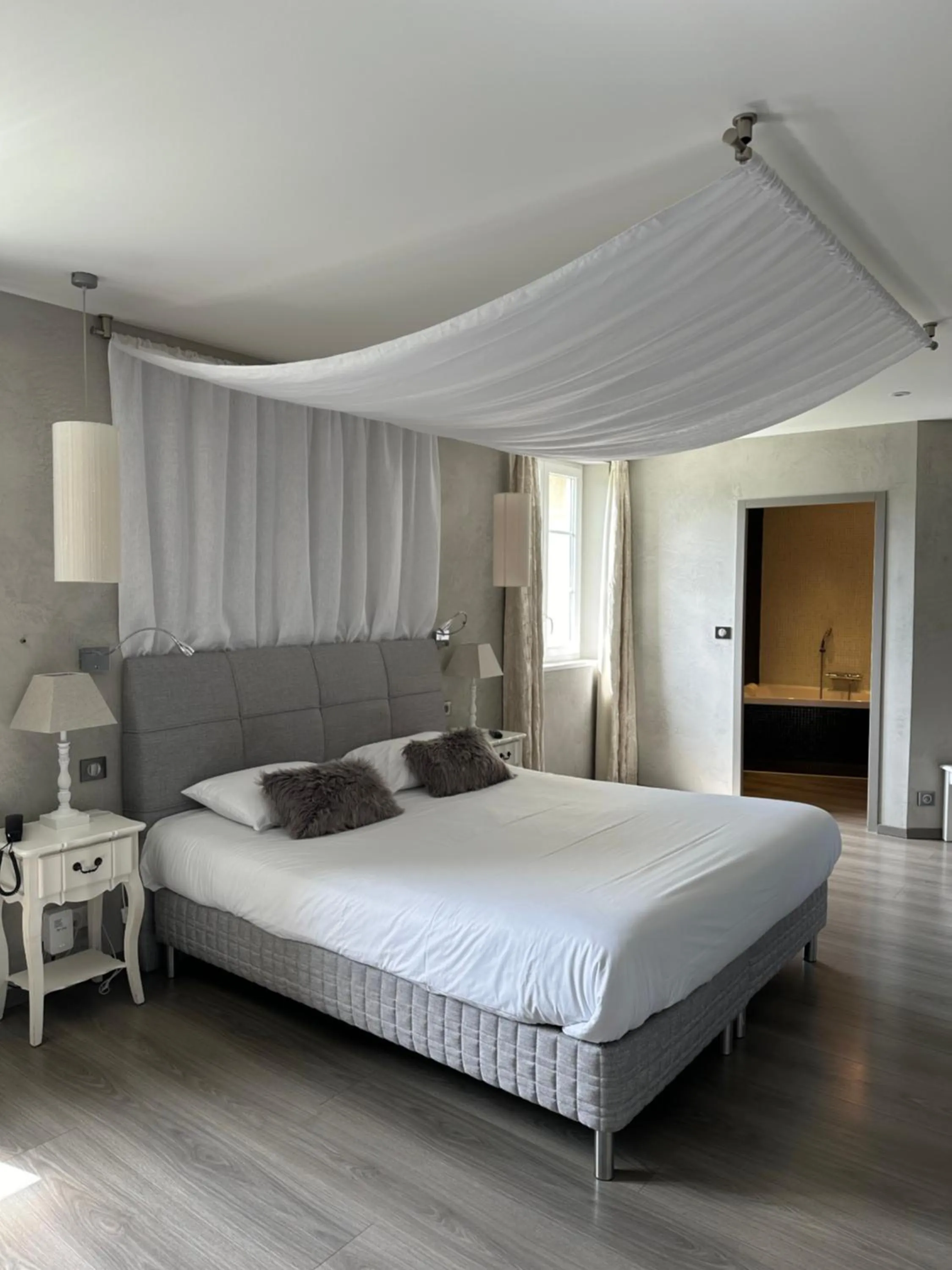 Bedroom, Bed in Château de la Falque, The Originals Relais
