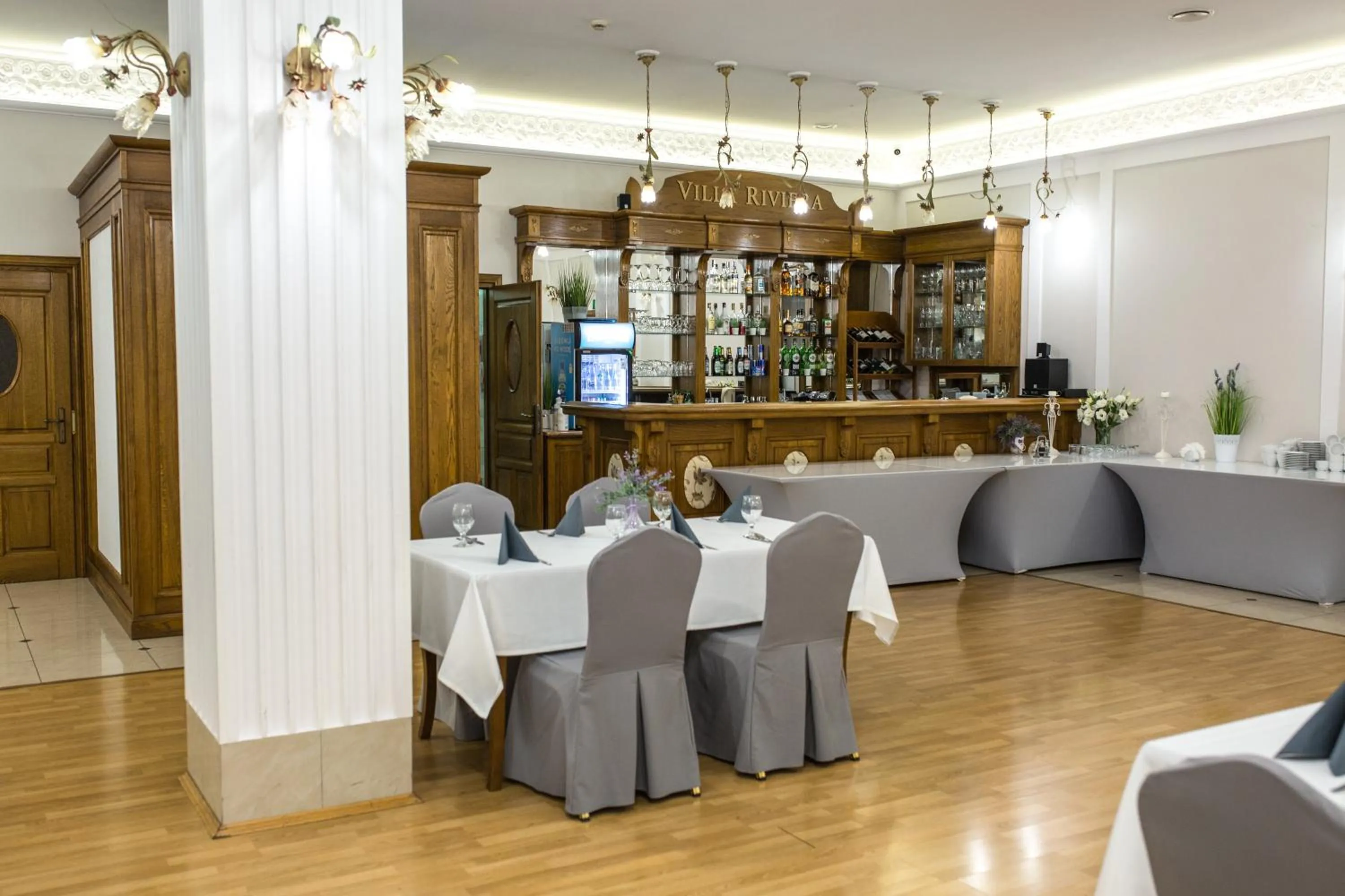 Restaurant/places to eat in Hotel Villa Riviera