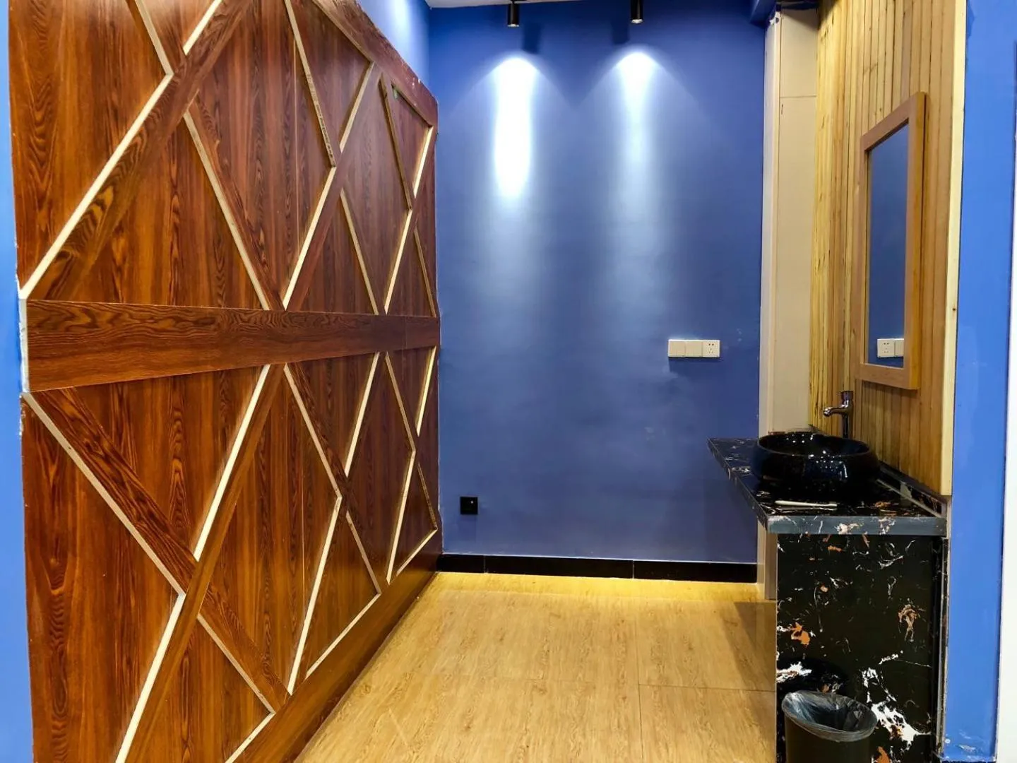 Decorative detail in Lantern Hotel