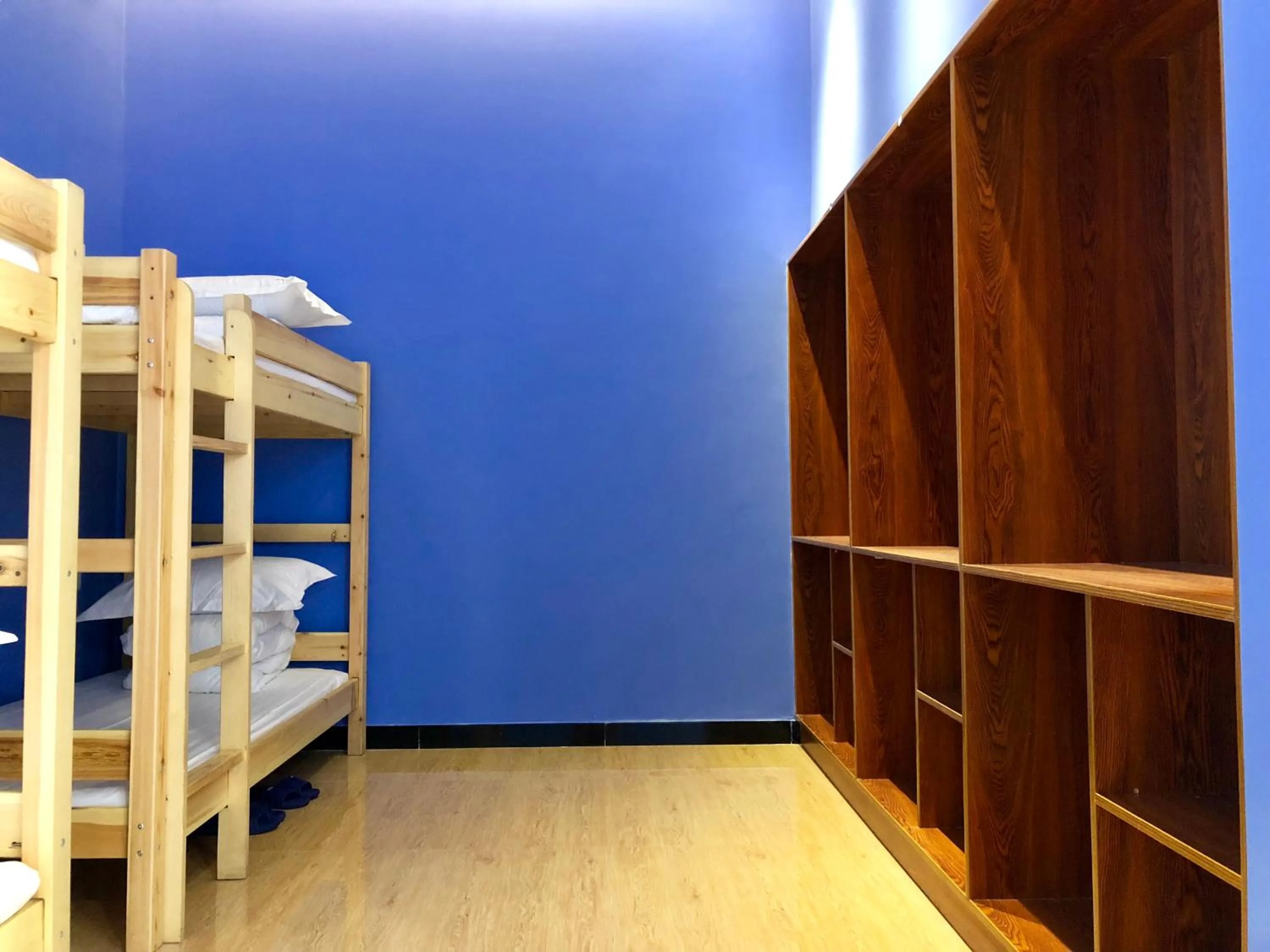 bunk bed, Bed in Lantern Hotel