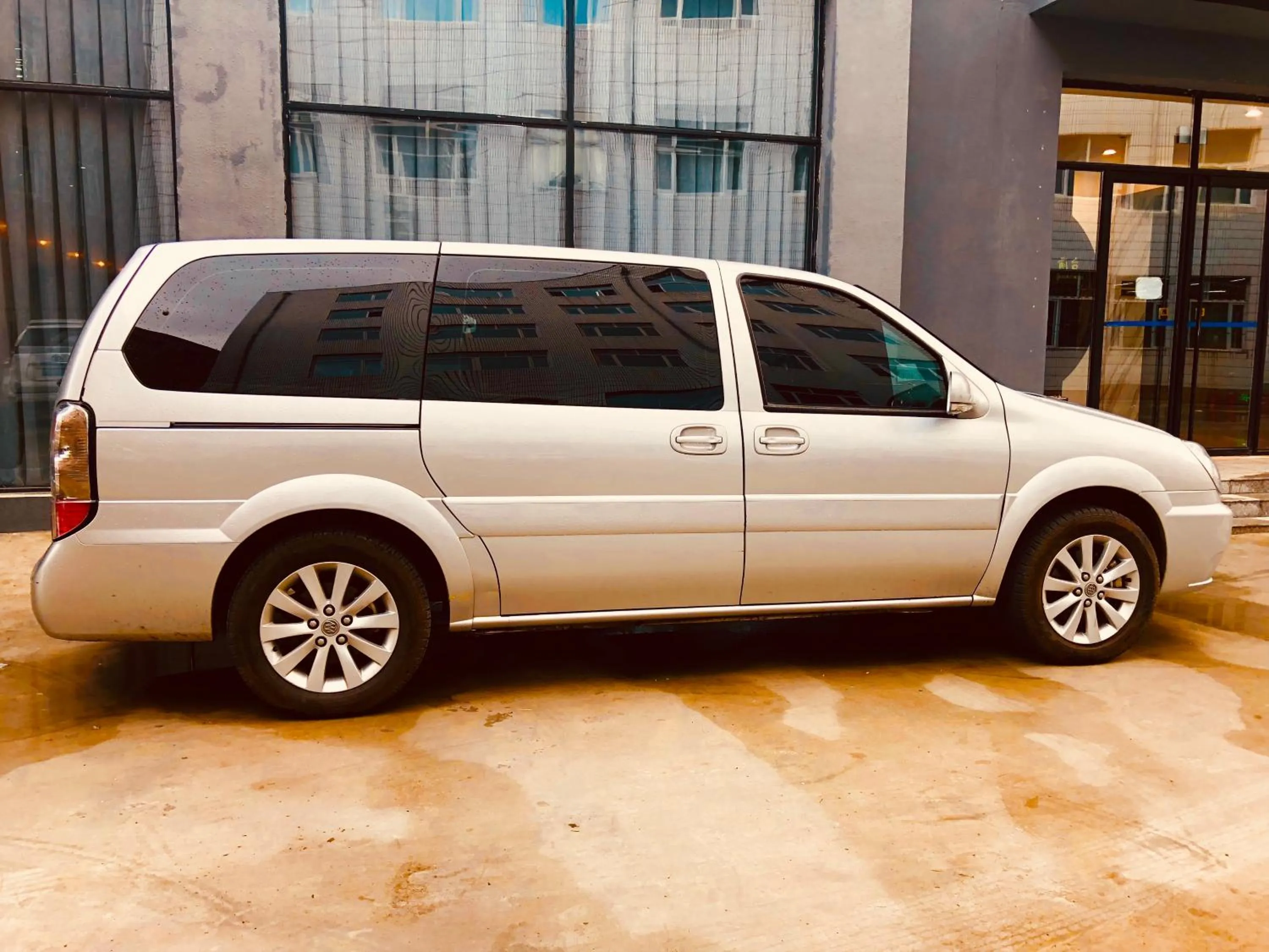 Parking in Lantern Hotel