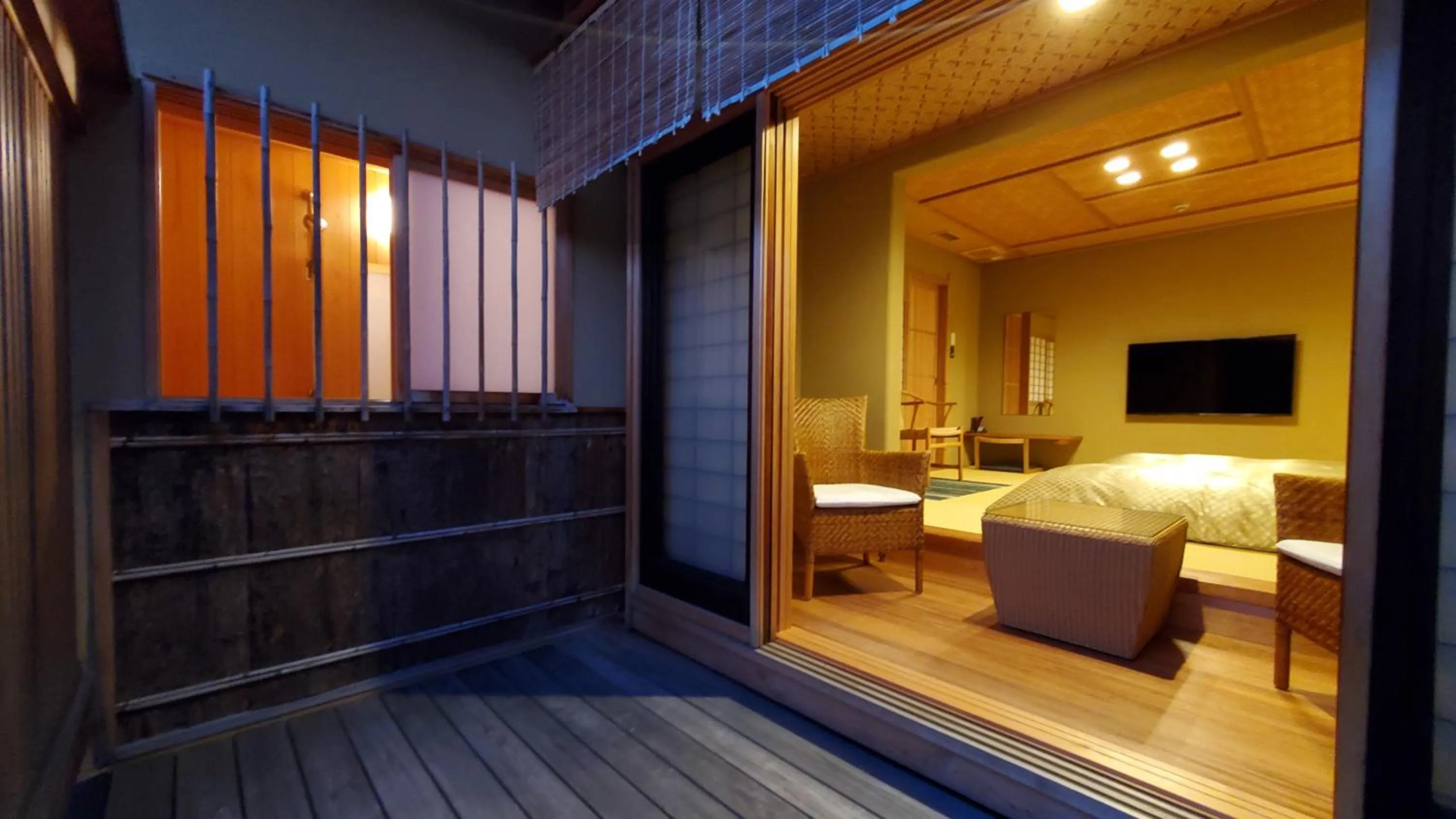 Itsukushimahigashimonzen Kikugawa