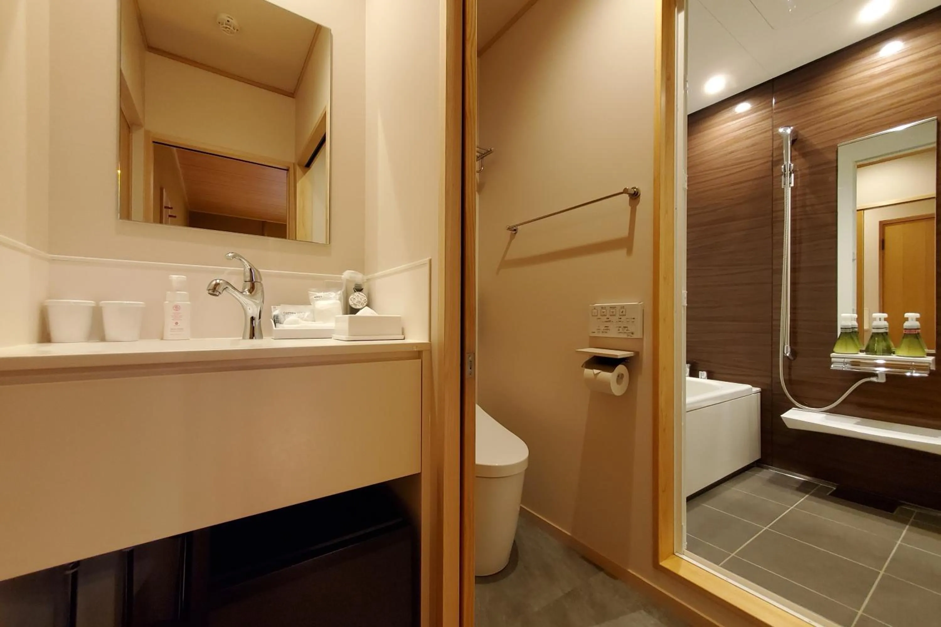 Itsukushimahigashimonzen Kikugawa