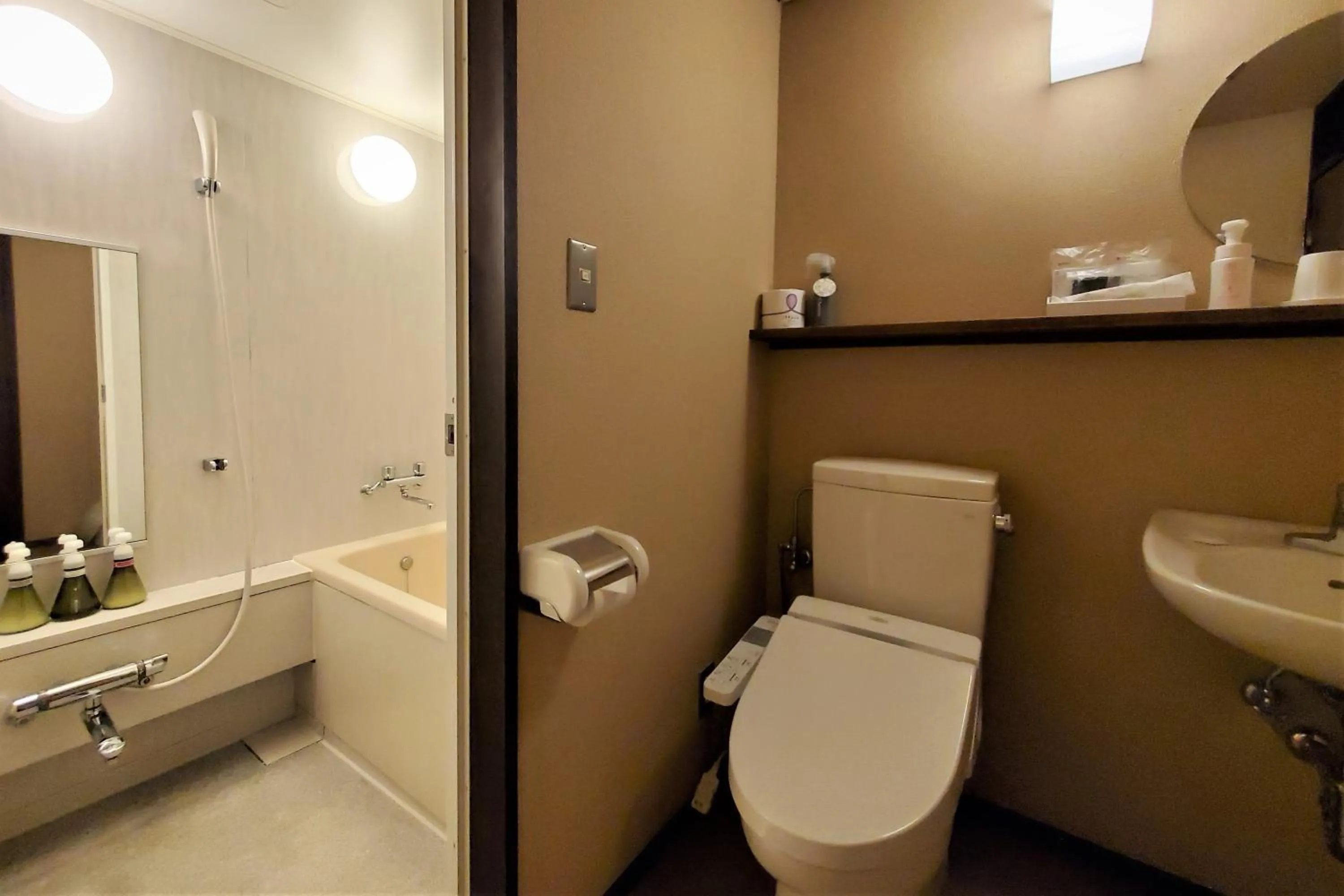 Itsukushimahigashimonzen Kikugawa