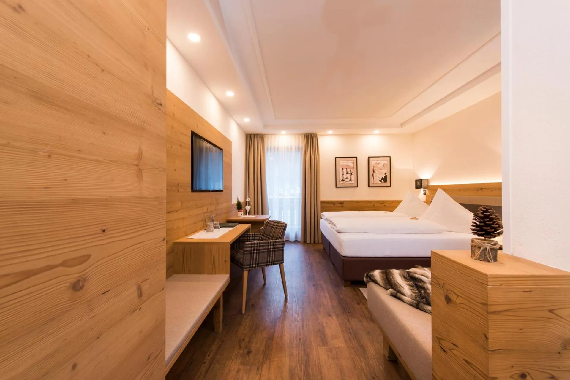 Bedroom, Bed in Hotel Brunnenhof