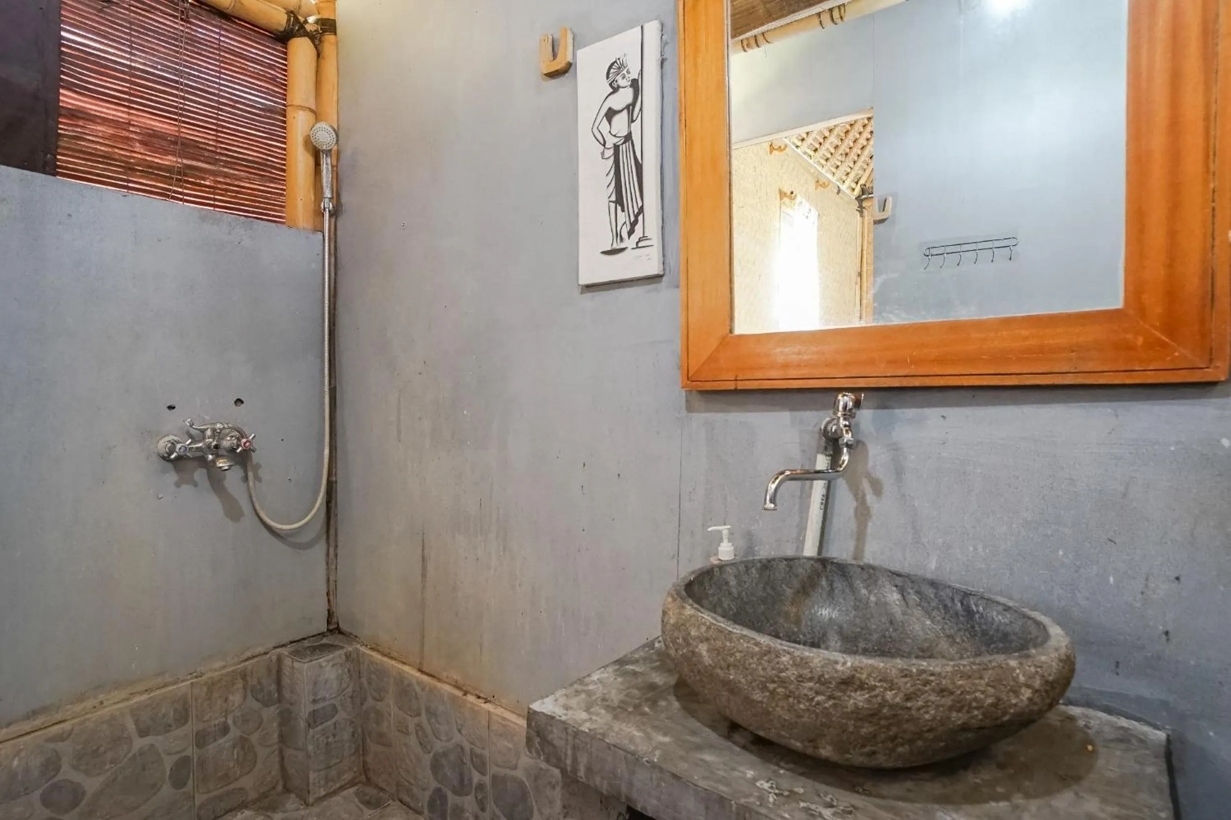 Shower in Moon Bamboo