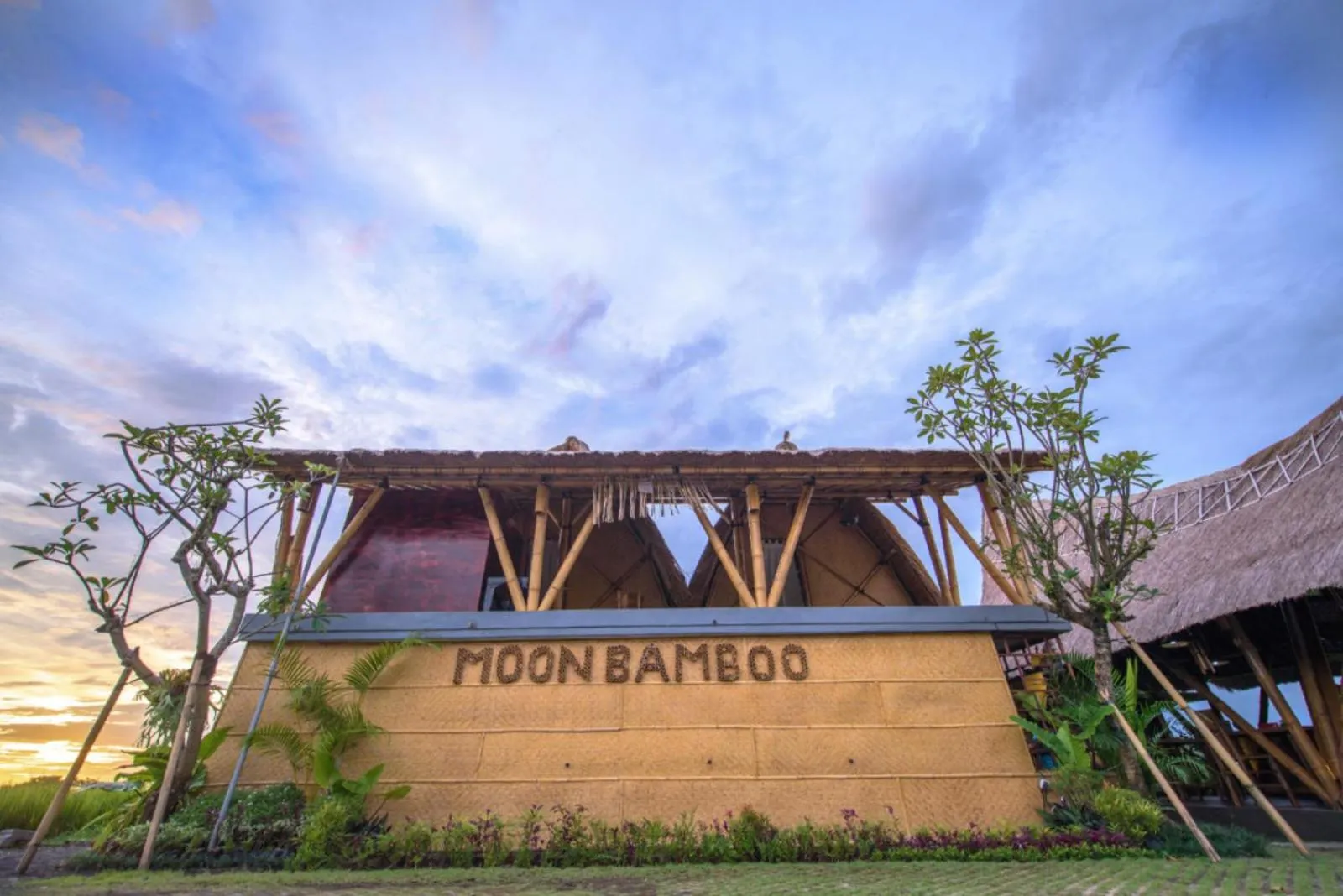 Facade/entrance in Moon Bamboo