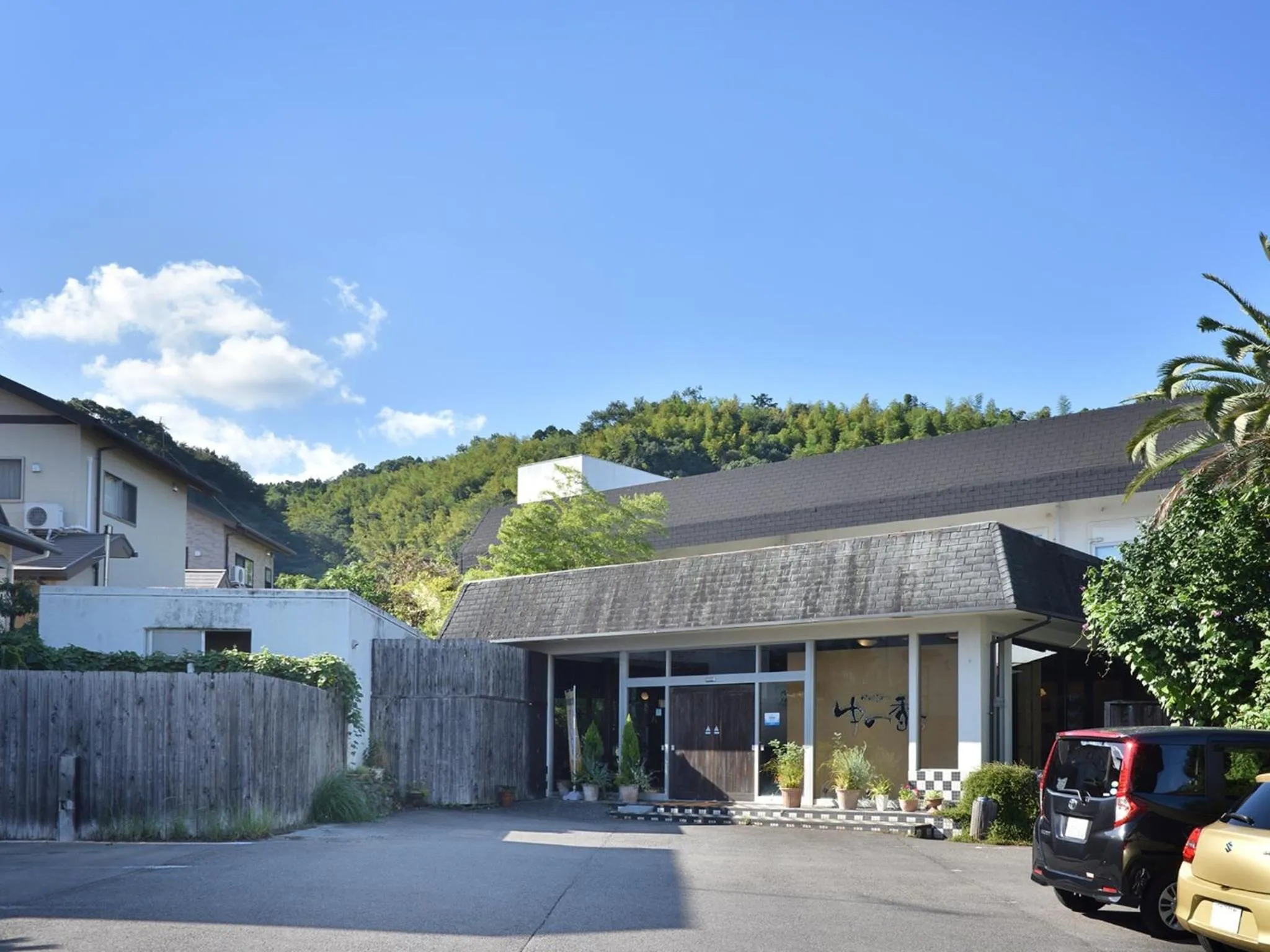 Property building in Kannawa Yunoka