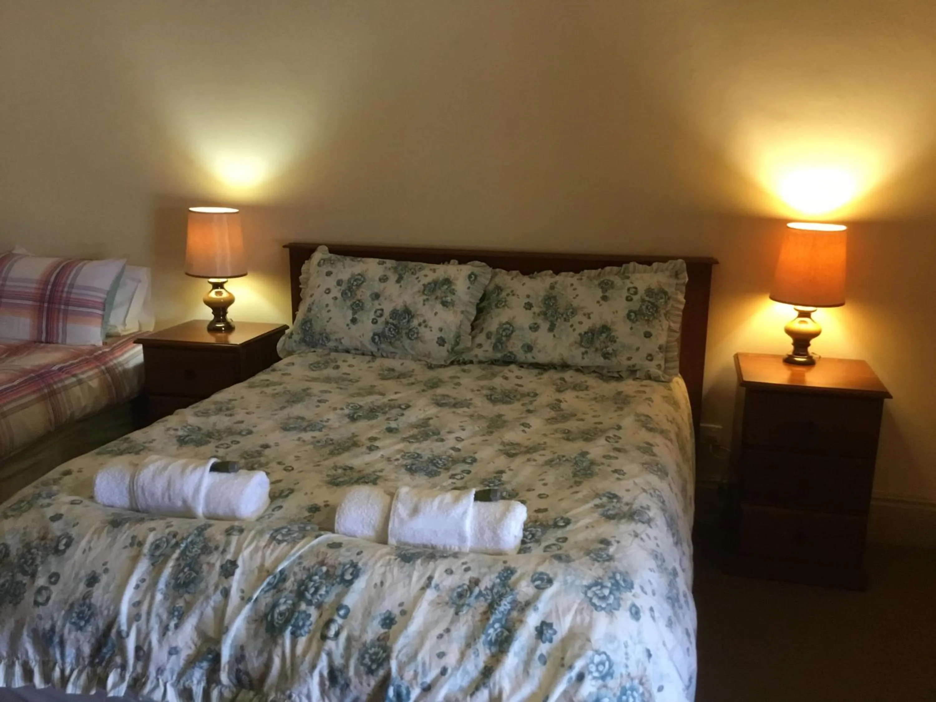 Bed in Truro weighbridge motel