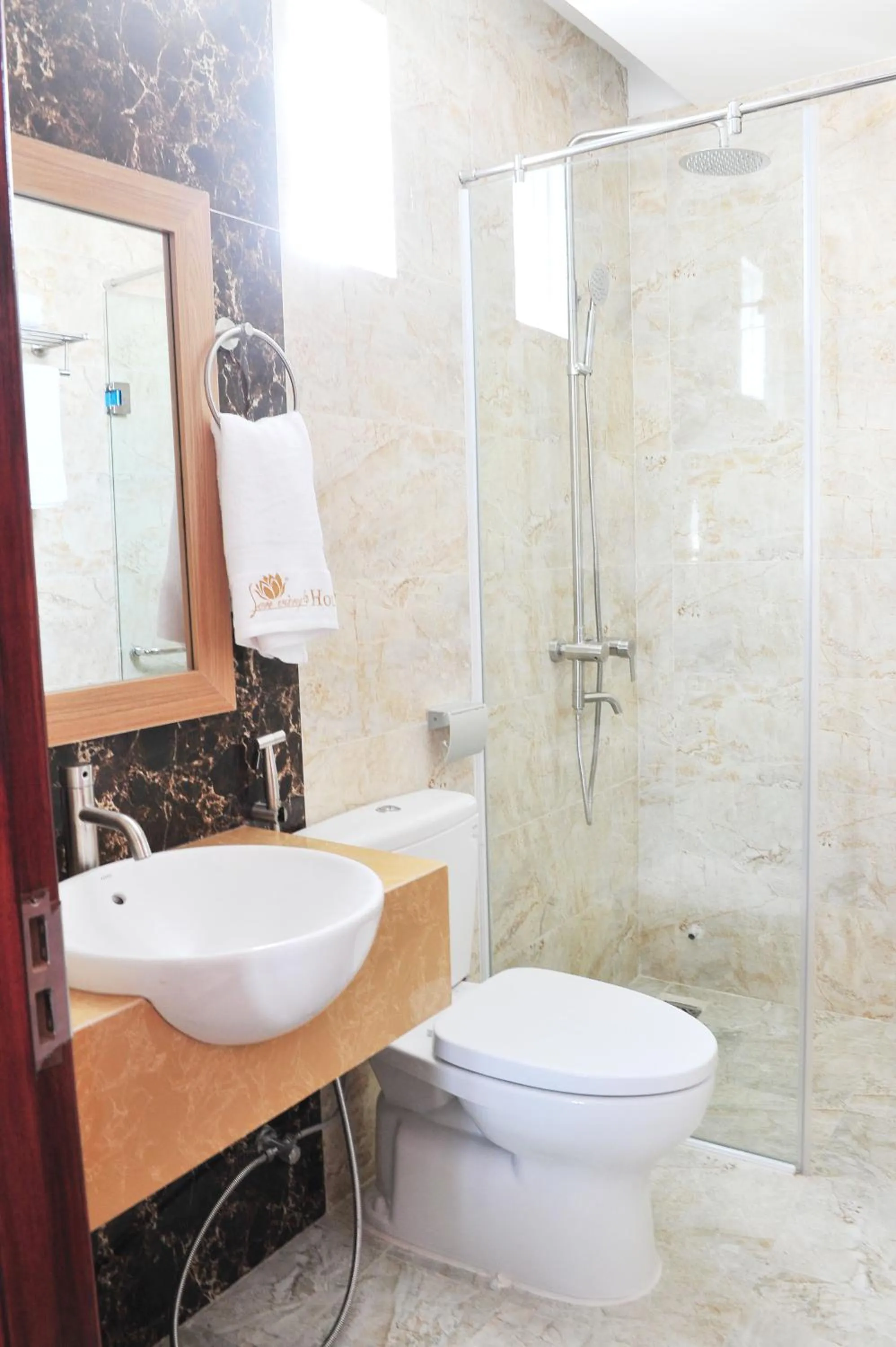 Sen Vang Luxury Hotel