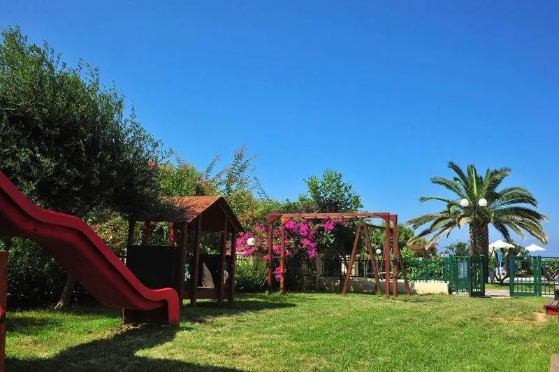 Garden in Hydramis Palace Beach Resort