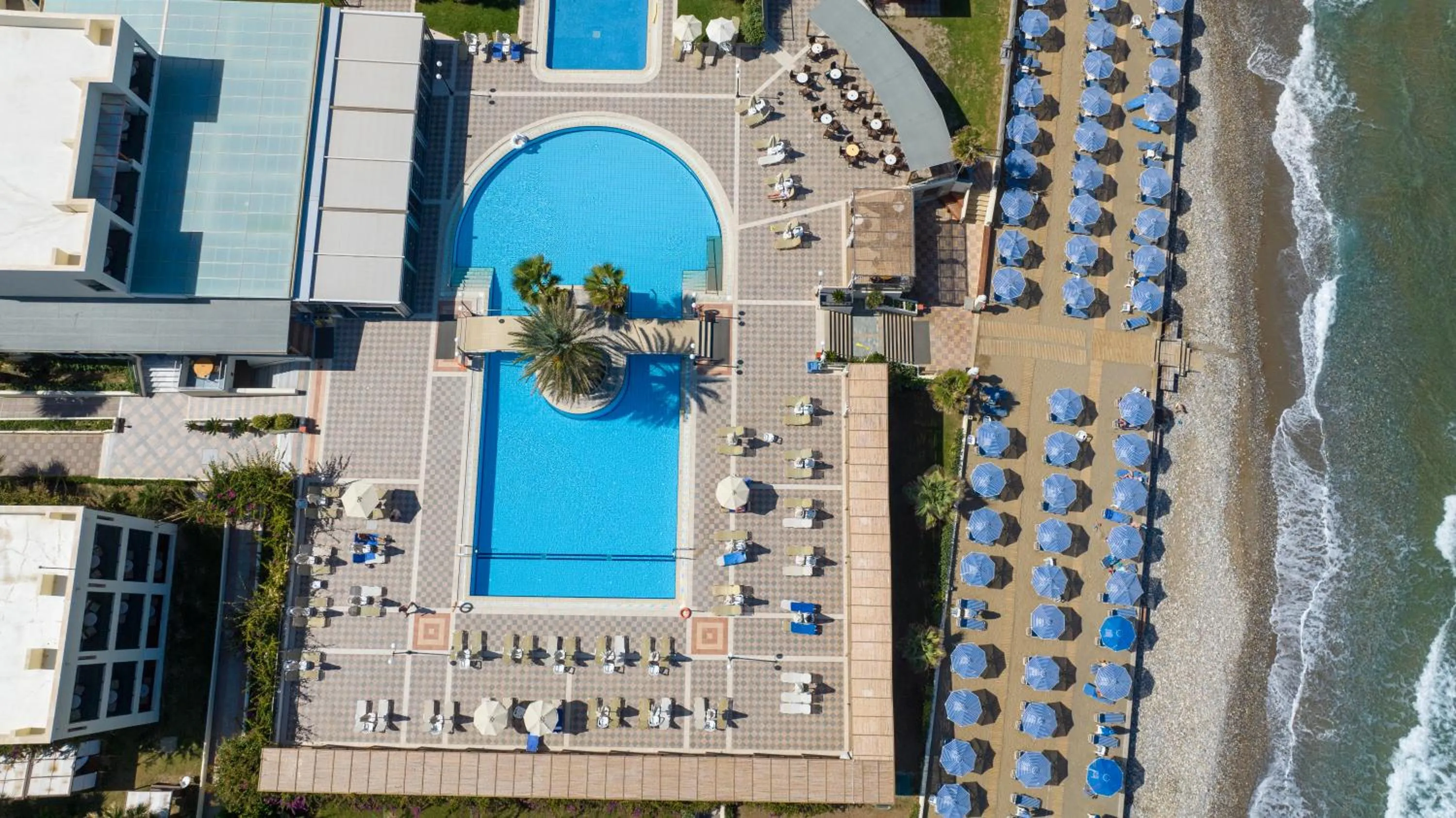 Beach in Hydramis Palace Beach Resort