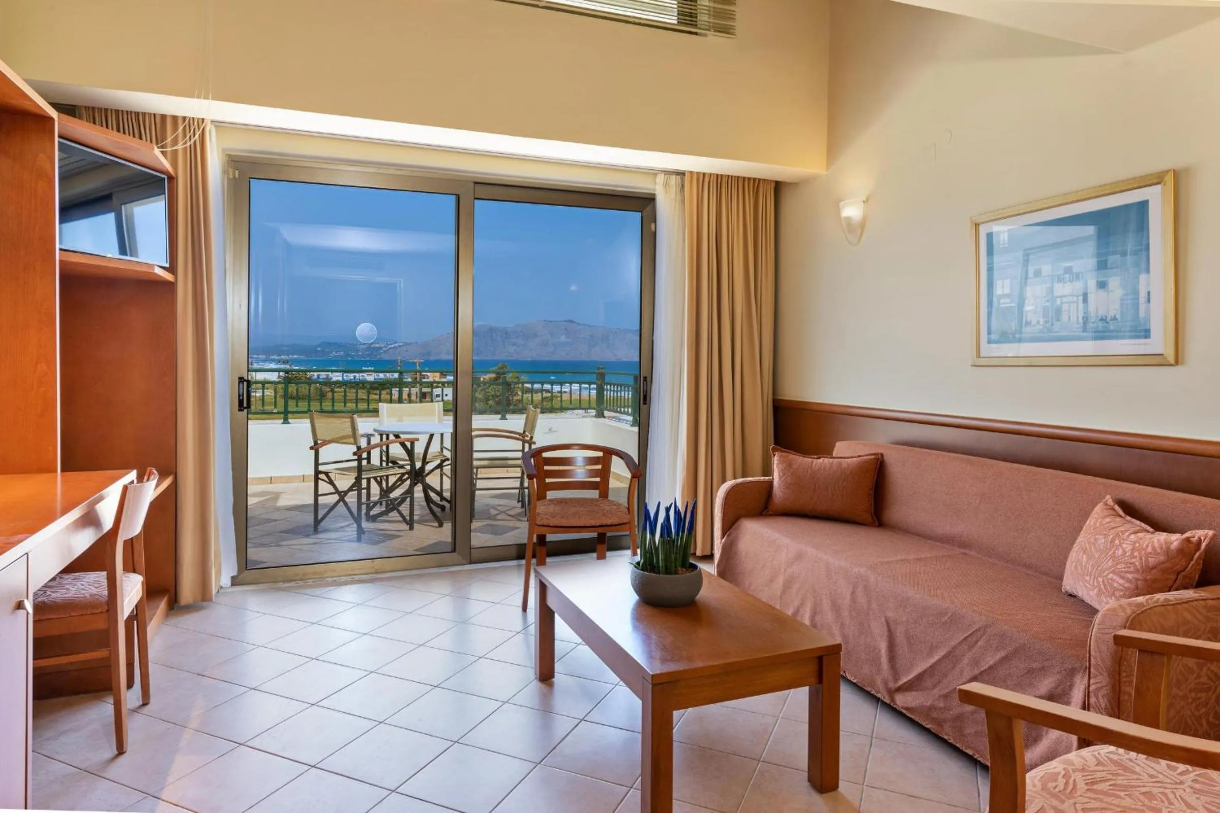 Photo of the whole room in Hydramis Palace Beach Resort