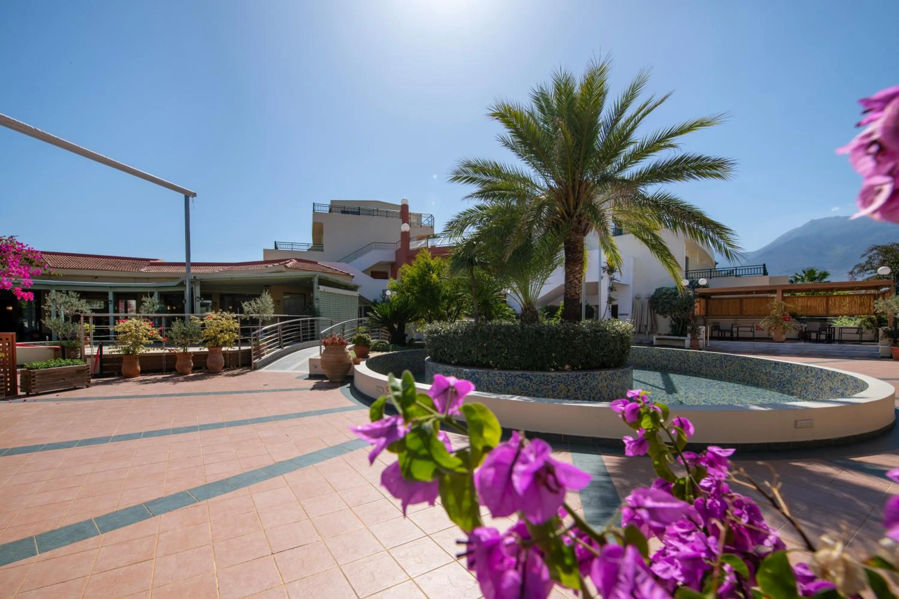 Garden in Hydramis Palace Beach Resort