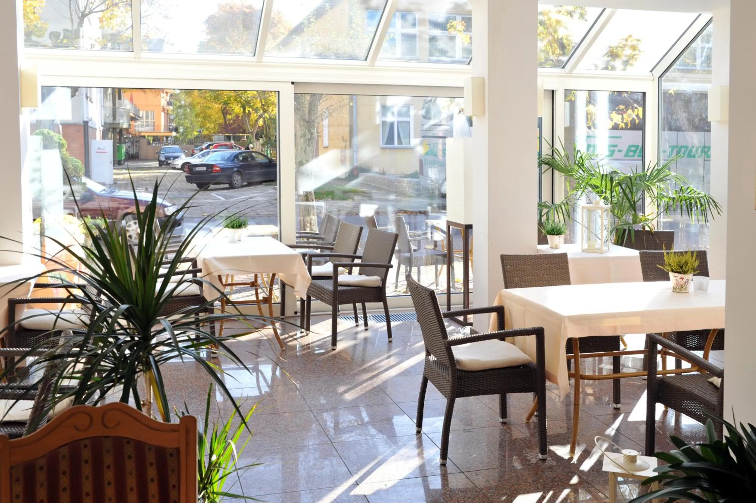 Restaurant/places to eat in Atol Spa