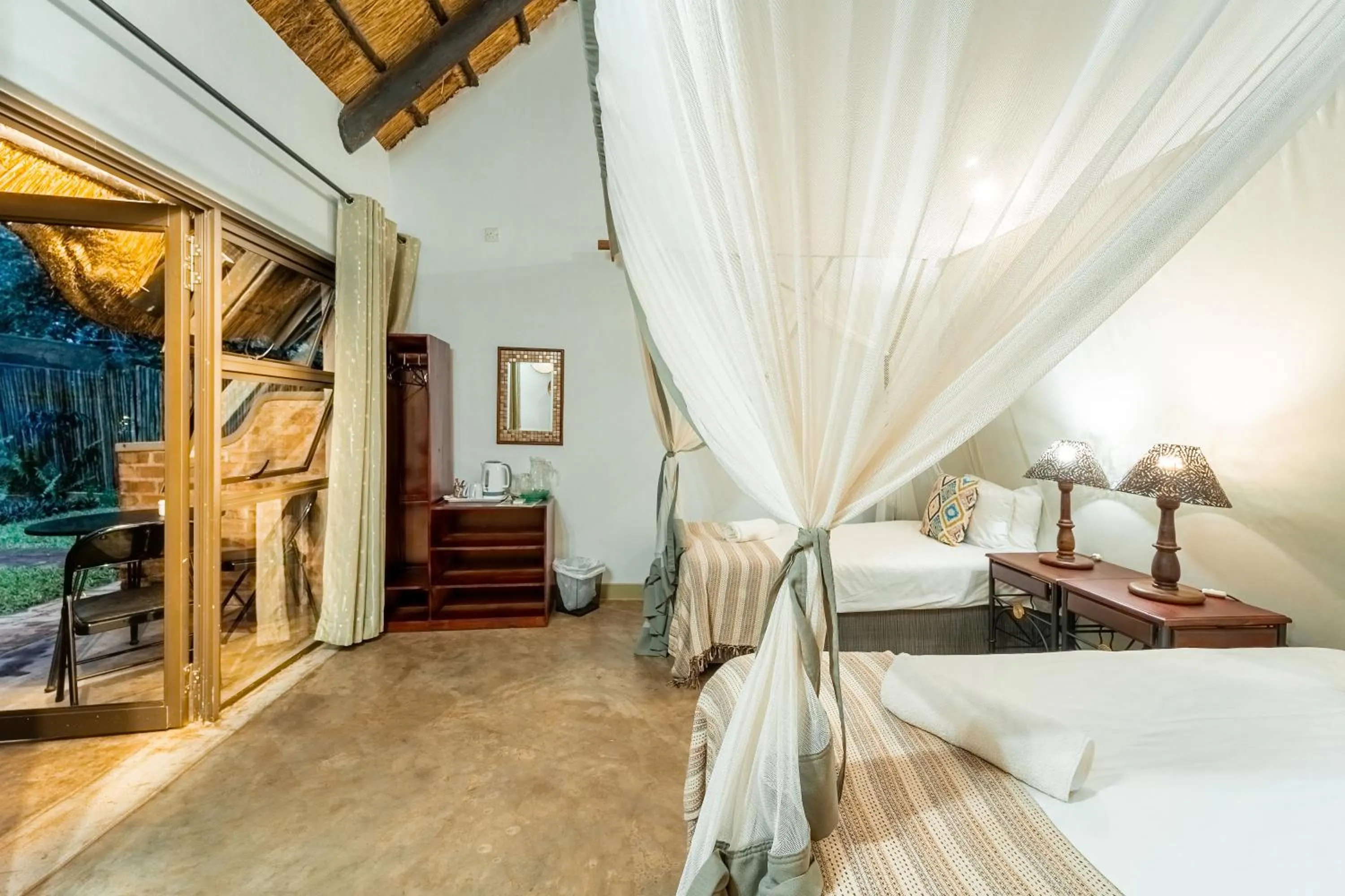 Bedroom, Bed in Nguni Lodge