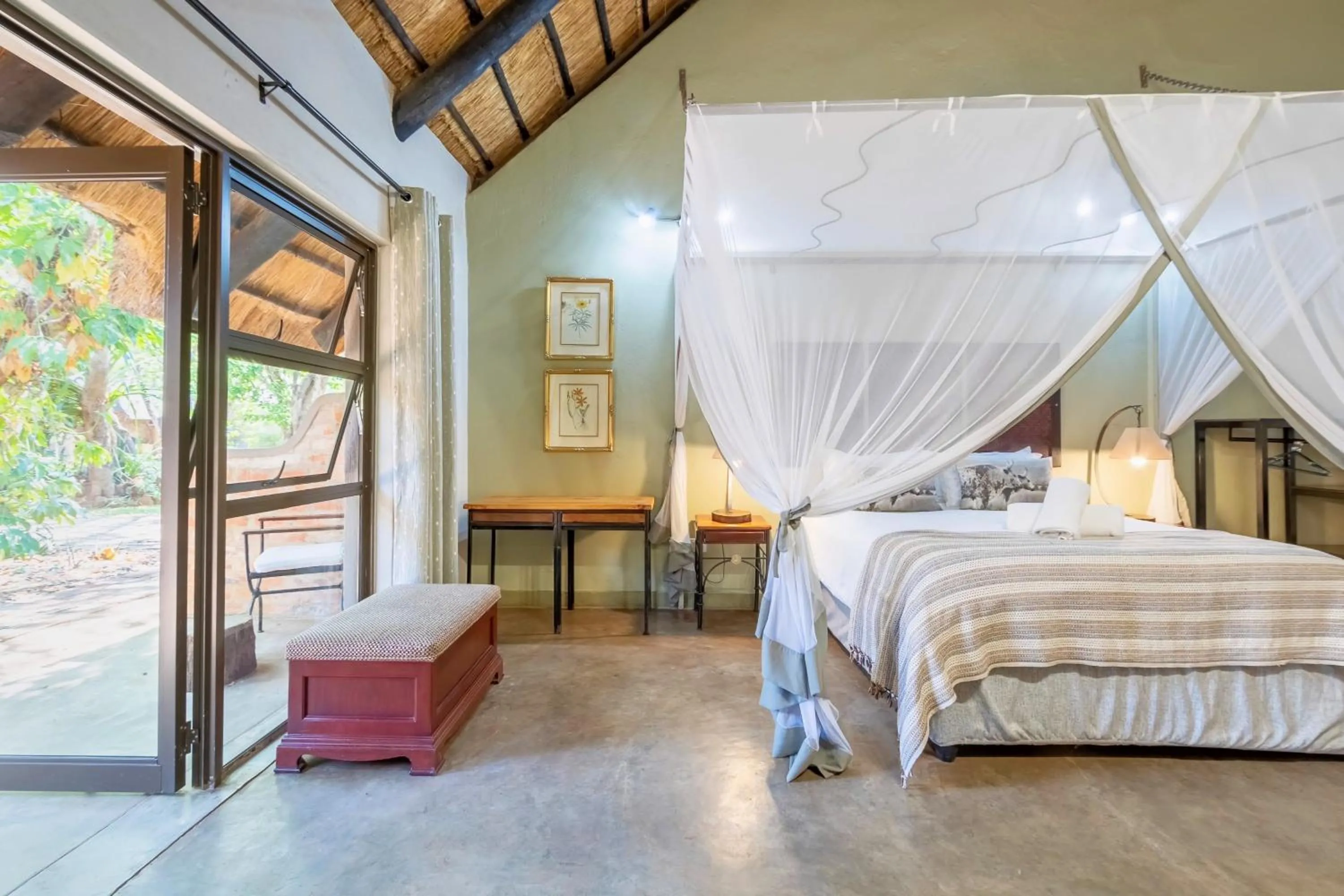 Bedroom, Bed in Nguni Lodge