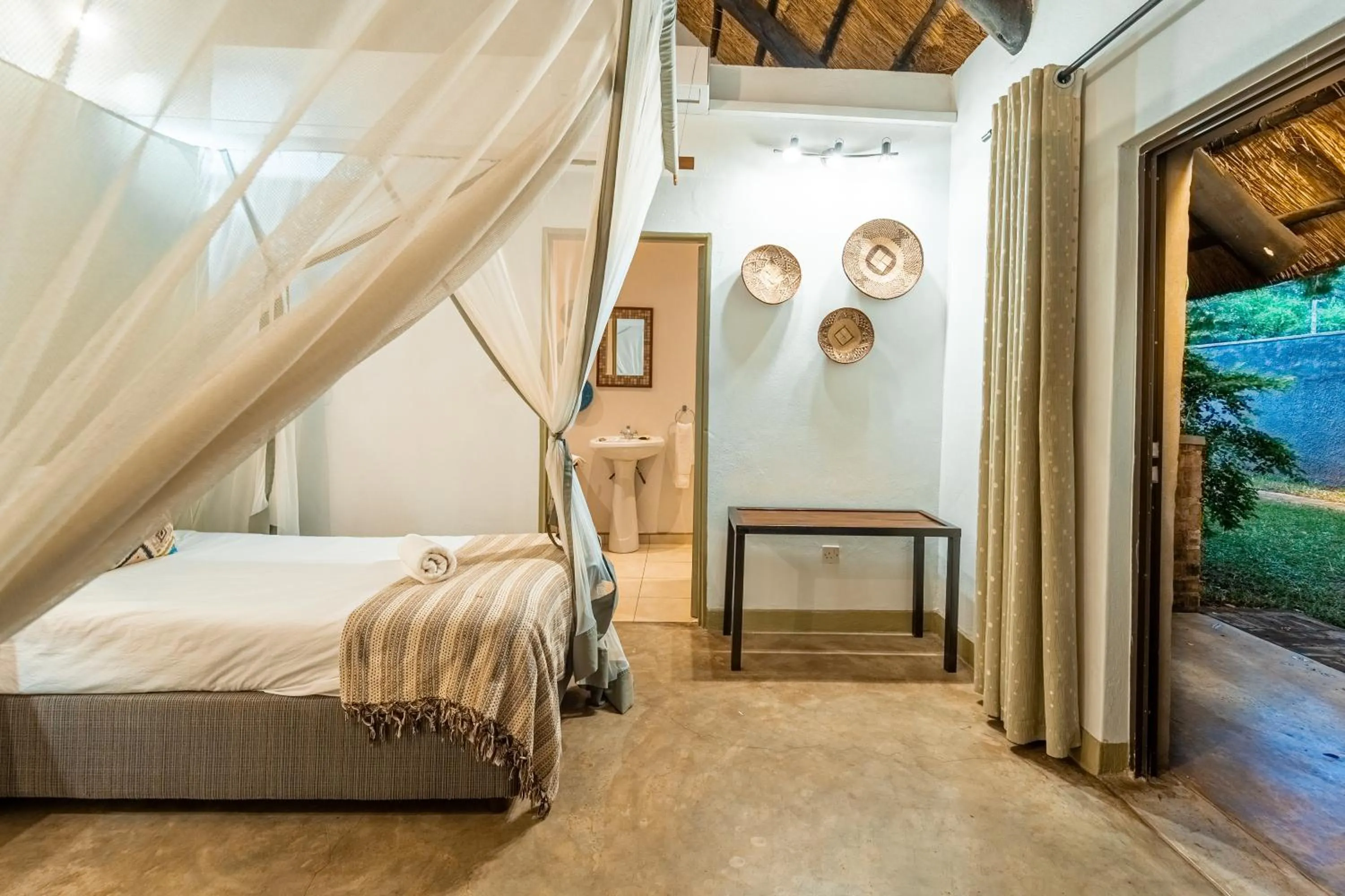 Bedroom, Bed in Nguni Lodge