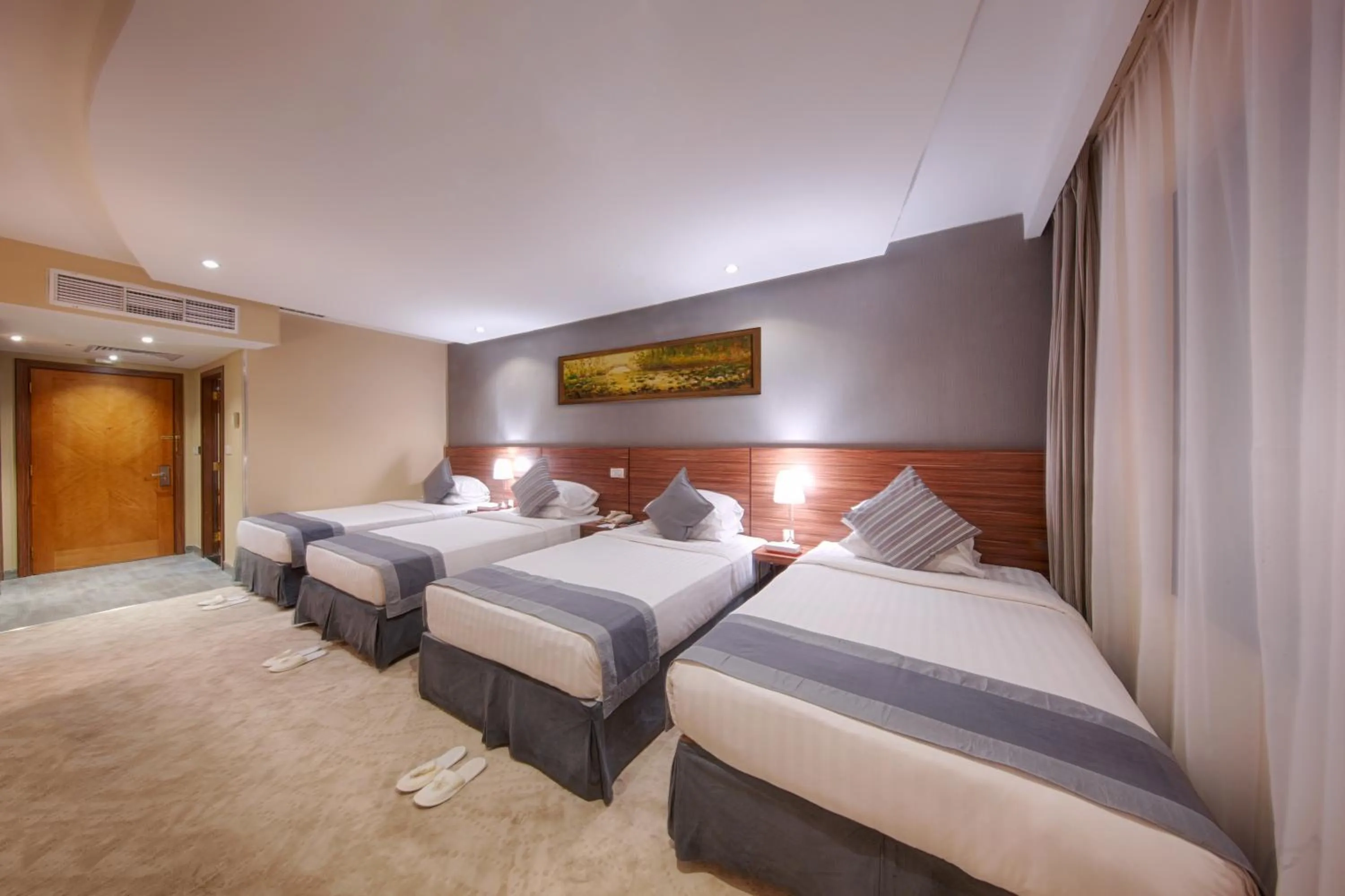 Bed in Al Safwah Orchid Hotel