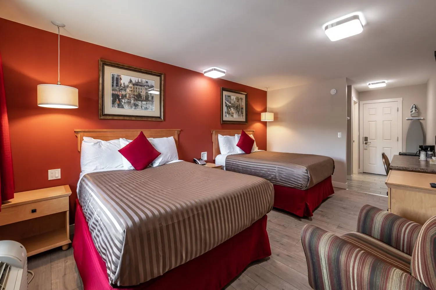 Bed in Sahara Courtyard Inn Penticton