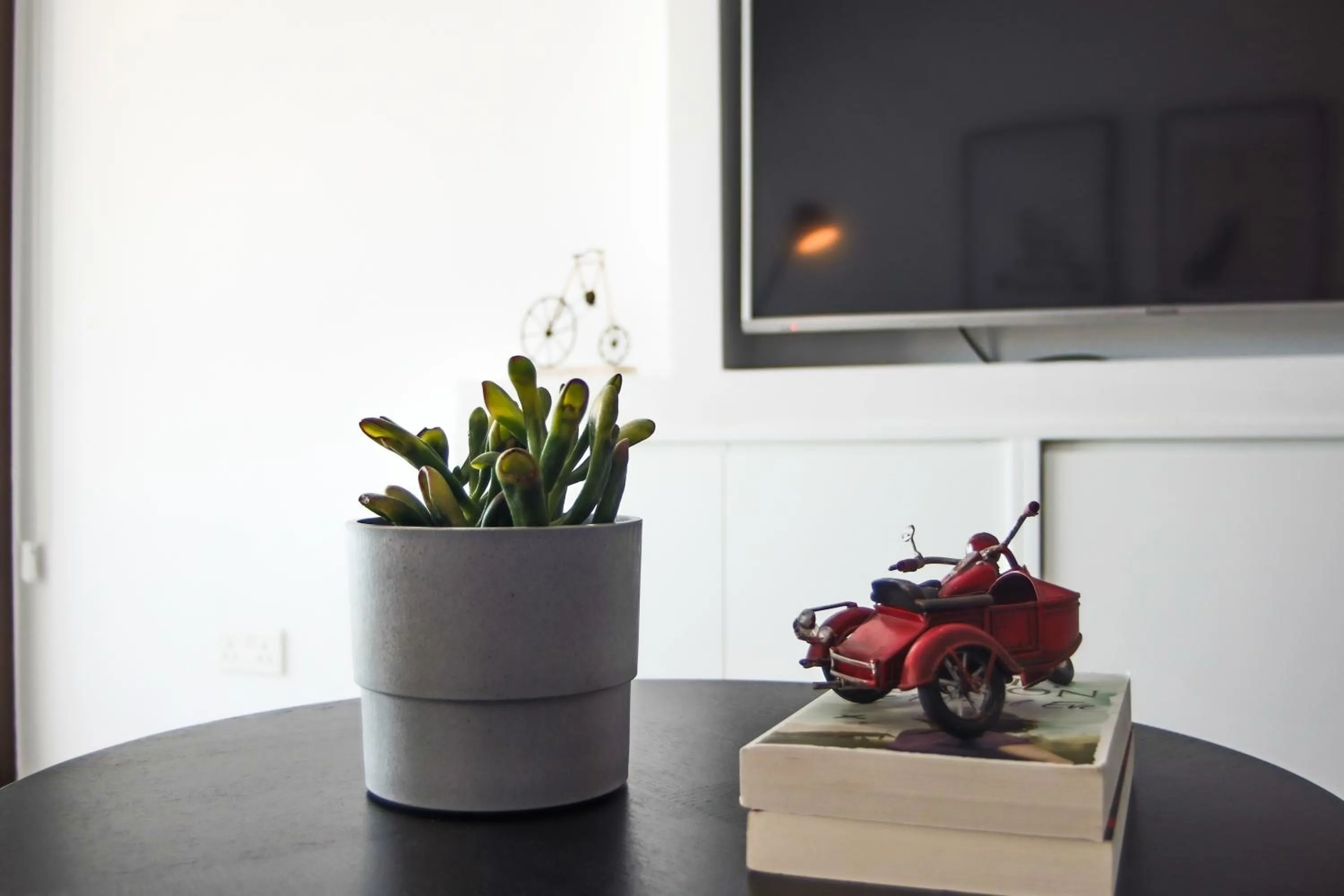 Communal lounge/ TV room in Phaedrus Living Seaview Luxury Flat Lighthouse 53