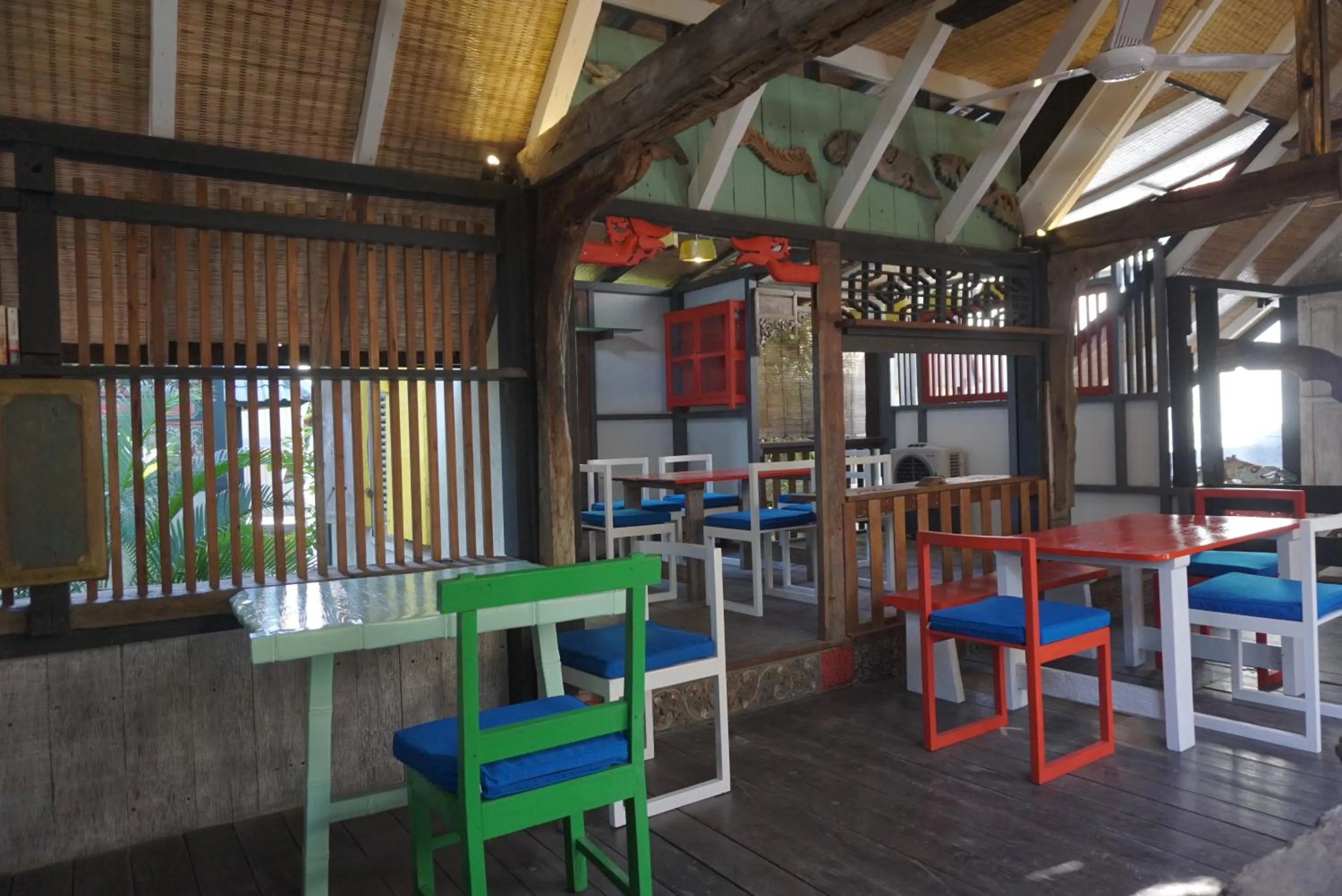 Restaurant/places to eat in Amed Lodge by Sudamala Resorts