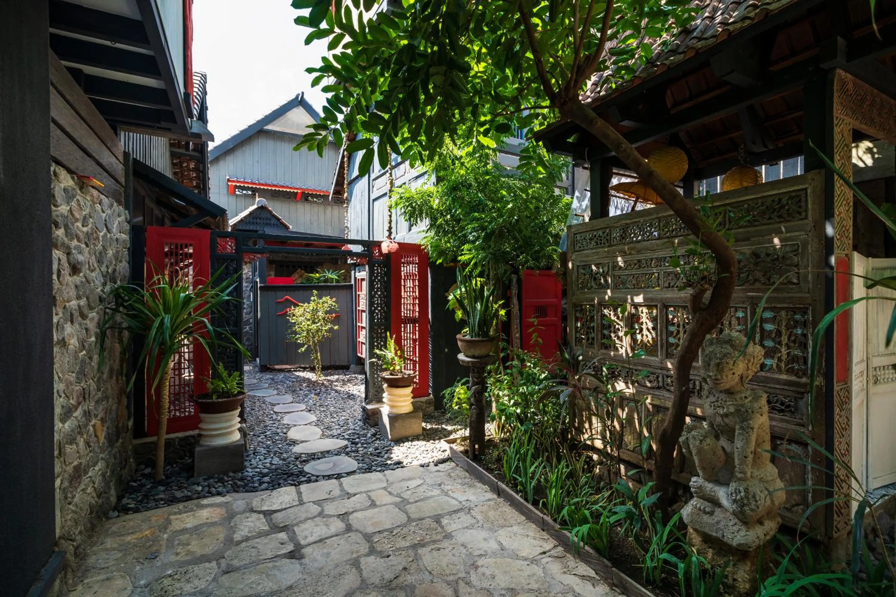 Garden in Amed Lodge by Sudamala Resorts