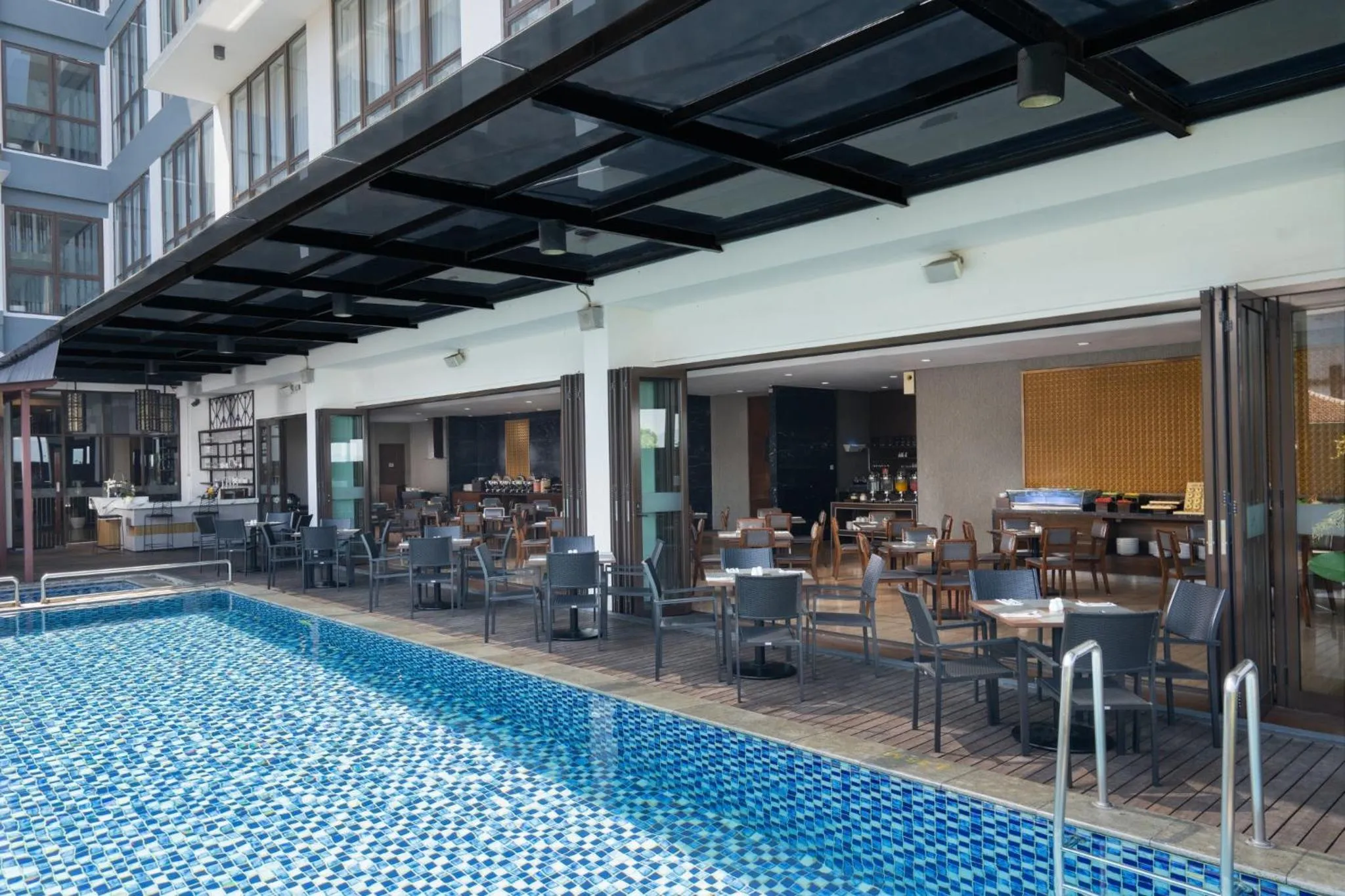 Pool view in Laska Hotel Sukabumi