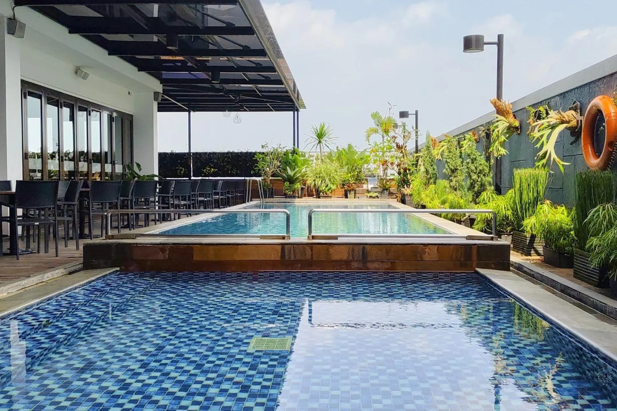 Swimming pool in Laska Hotel Sukabumi