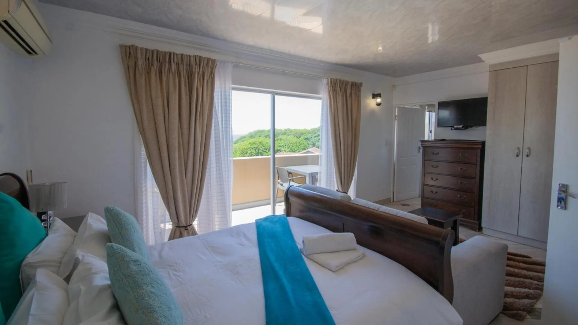 View (from property/room), Bed in Falling Waters Guest House