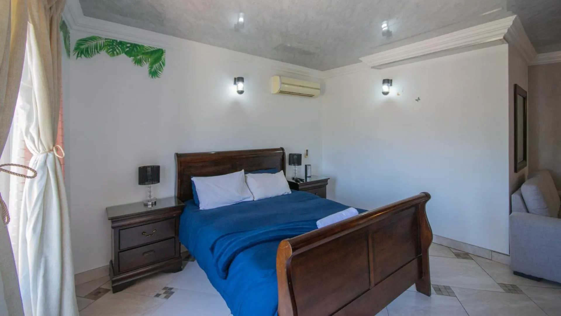 Bedroom, Bed in Falling Waters Guest House