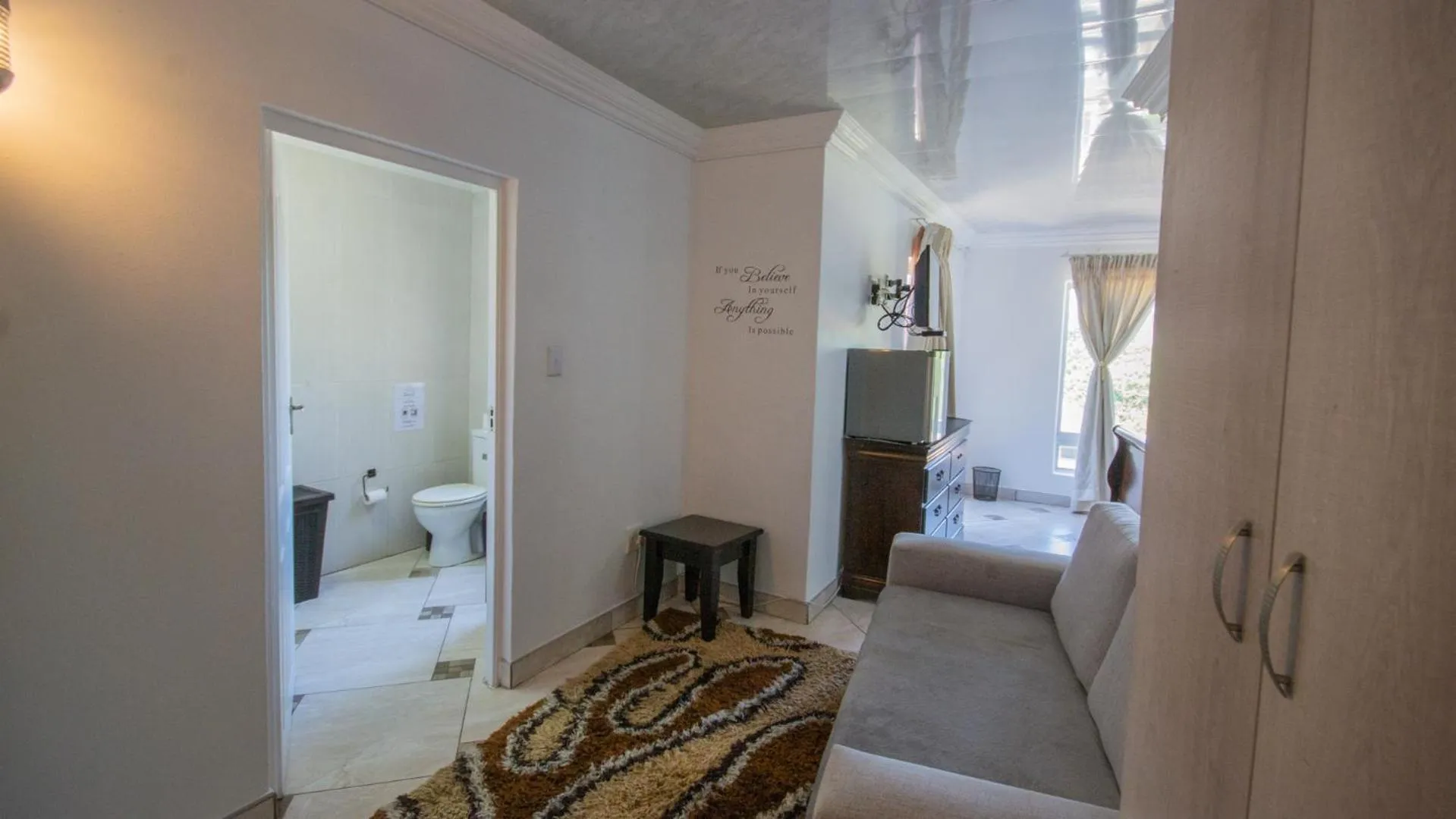 Toilet in Falling Waters Guest House