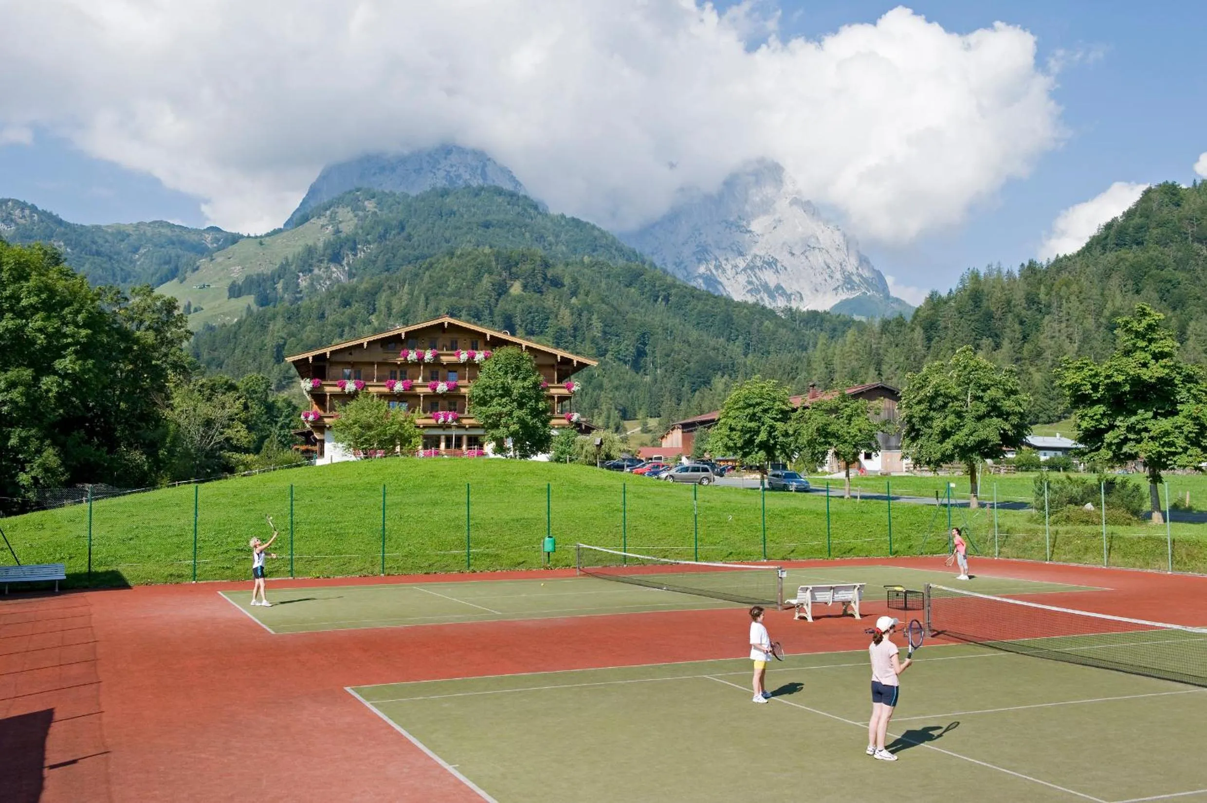 Tennis court in Hotel Gut Kramerhof