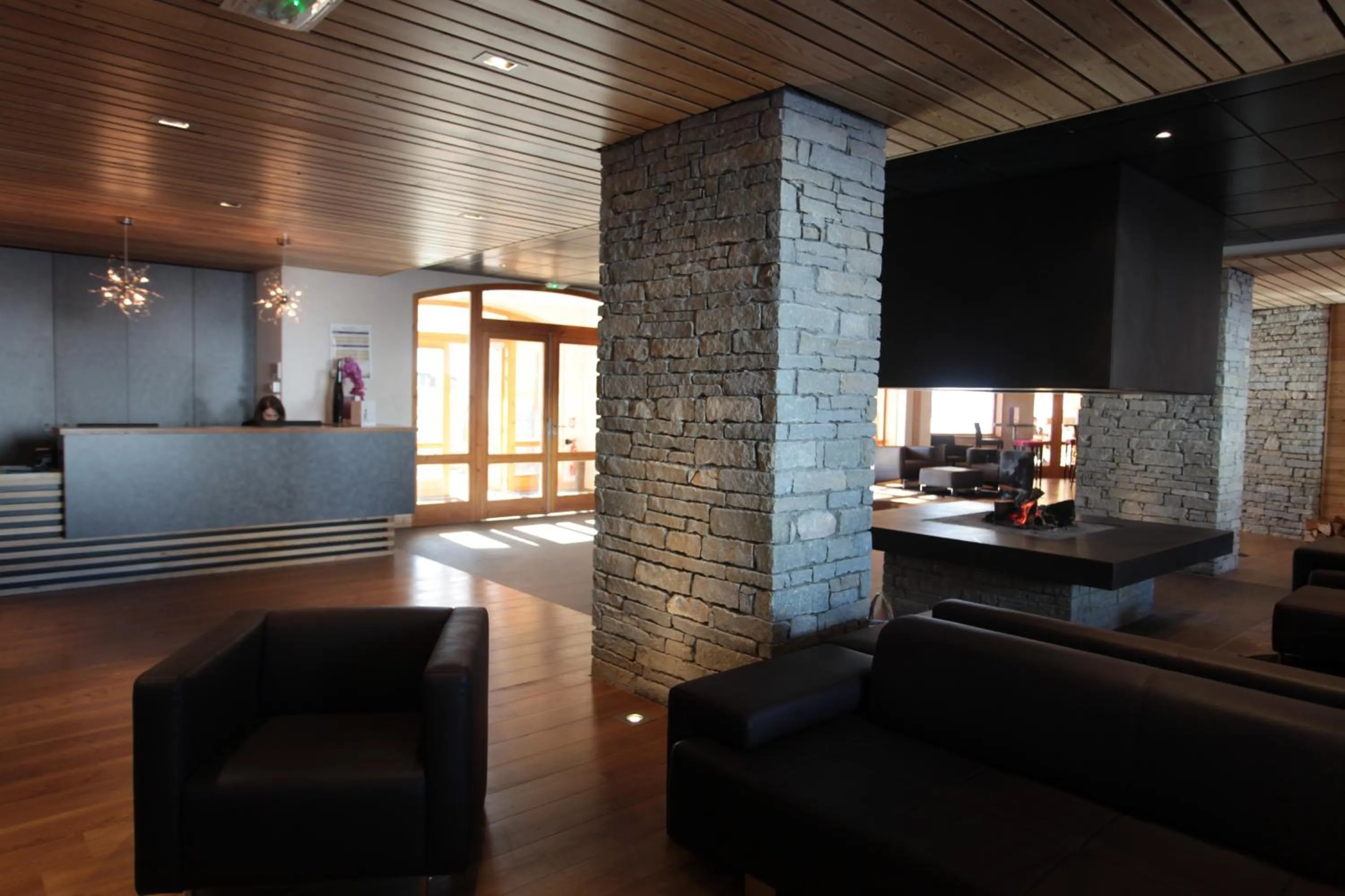 Lobby or reception in Le Chalet du Mont Vallon Spa Resort