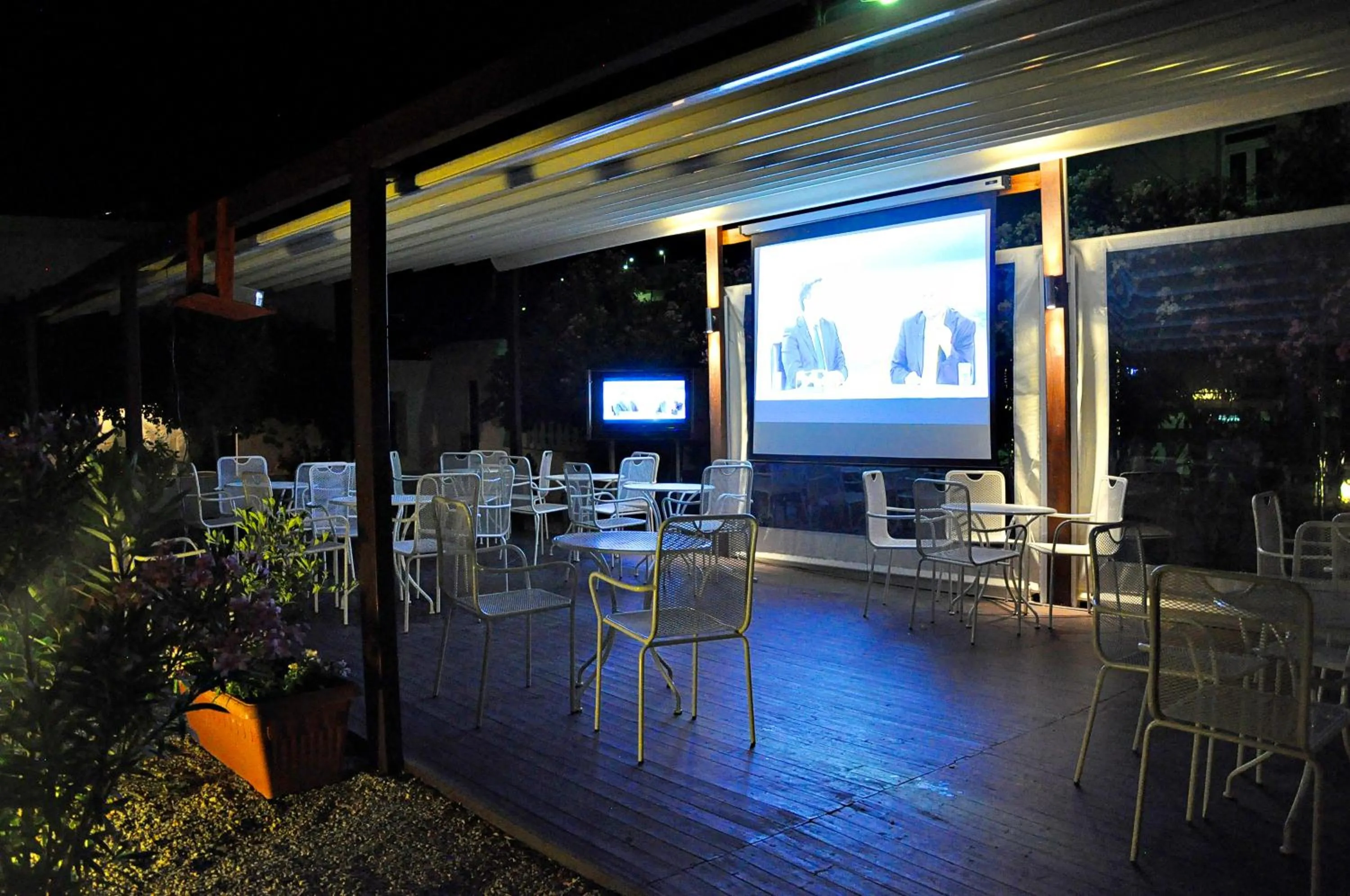 Communal lounge/ TV room in Tony's Beach Hotel