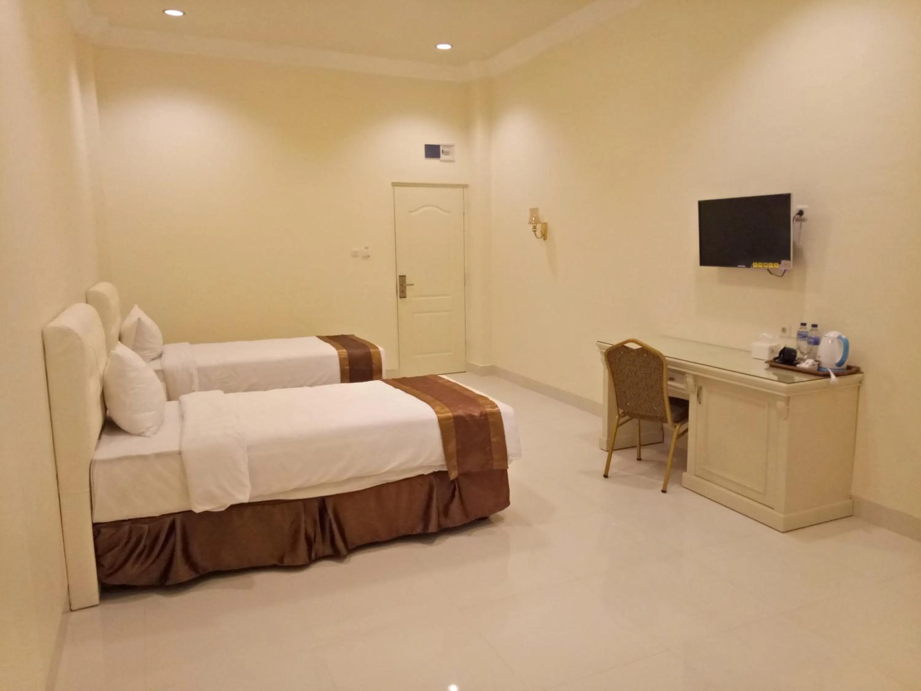 Bed in Grand Town Hotel Mandai